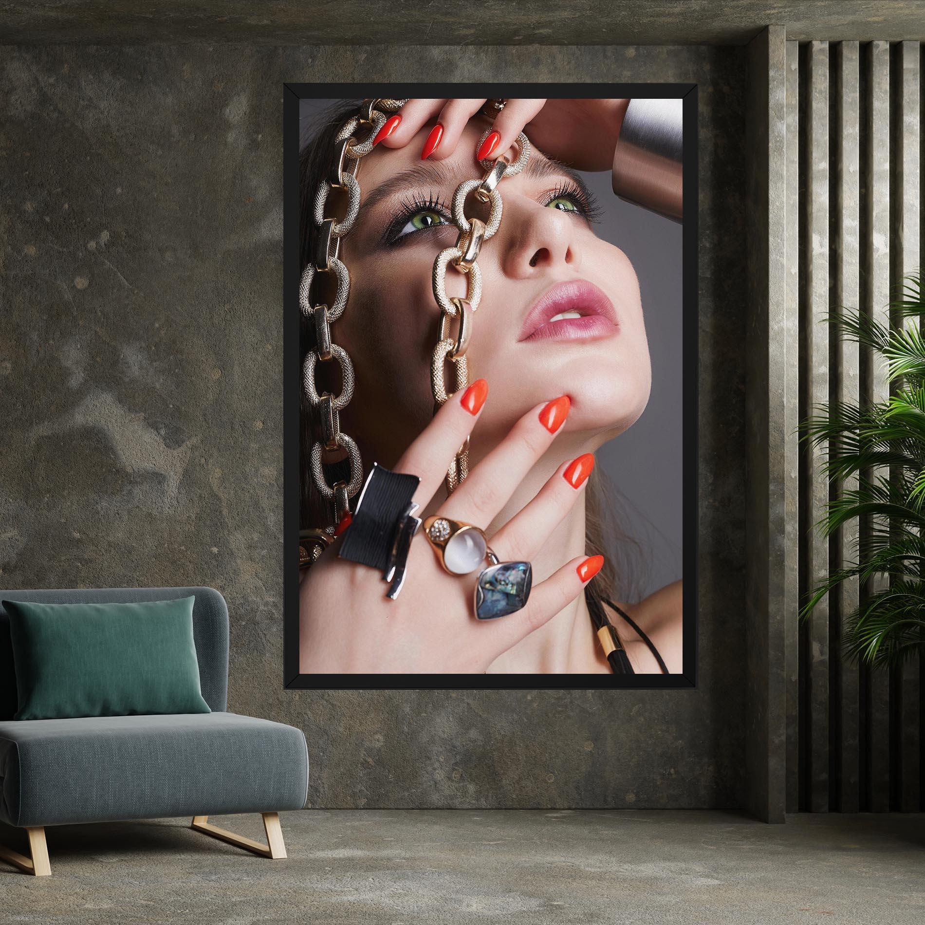 Leinwandbild Big Chain Woman mockup 7