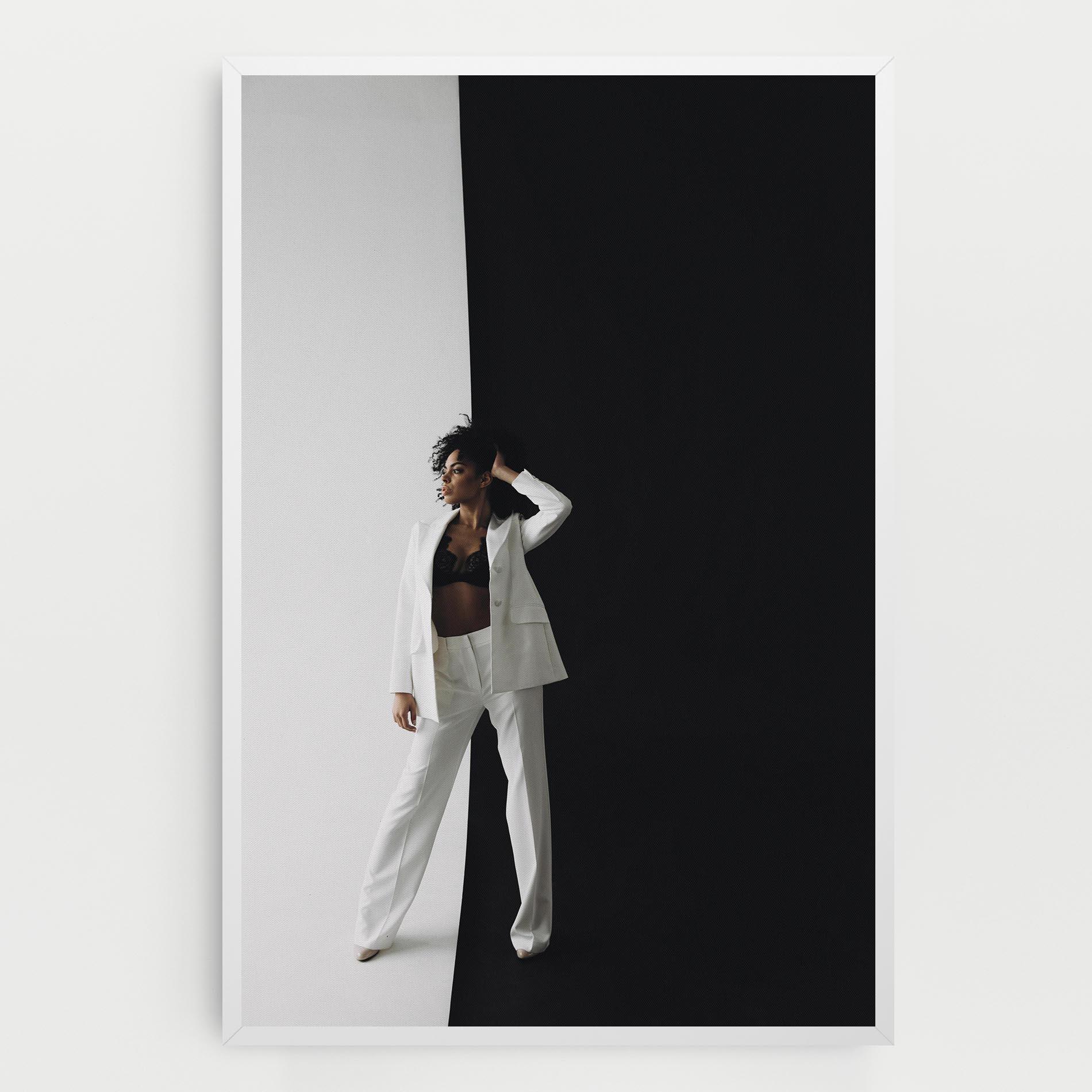 Leinwandbild African Girl White Outfit mockup 0