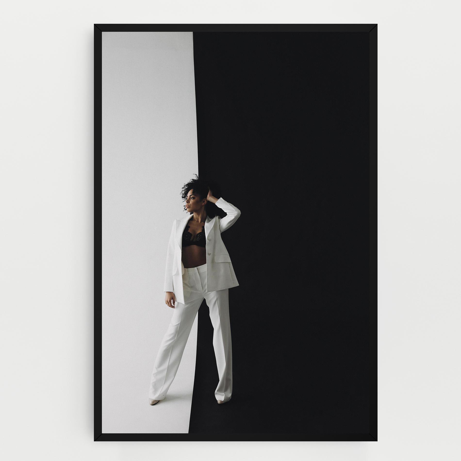 Leinwandbild African Girl White Outfit mockup 0