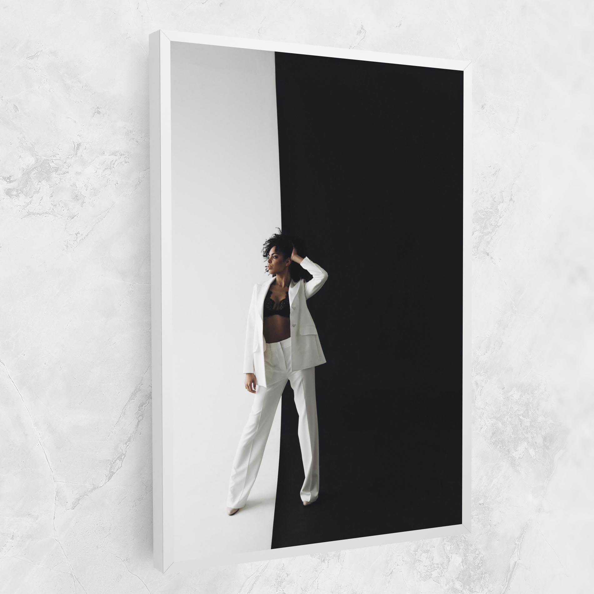 Leinwandbild African Girl White Outfit mockup 1