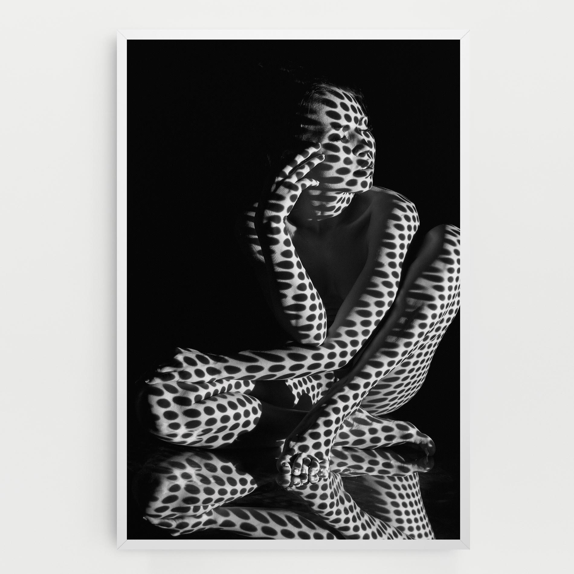 Leinwandbild Black White Pattern Woman mockup 0