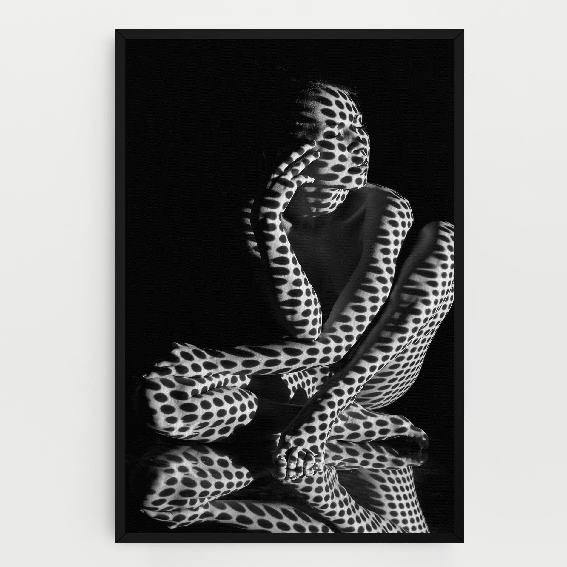 Black White Pattern Woman mockup 0