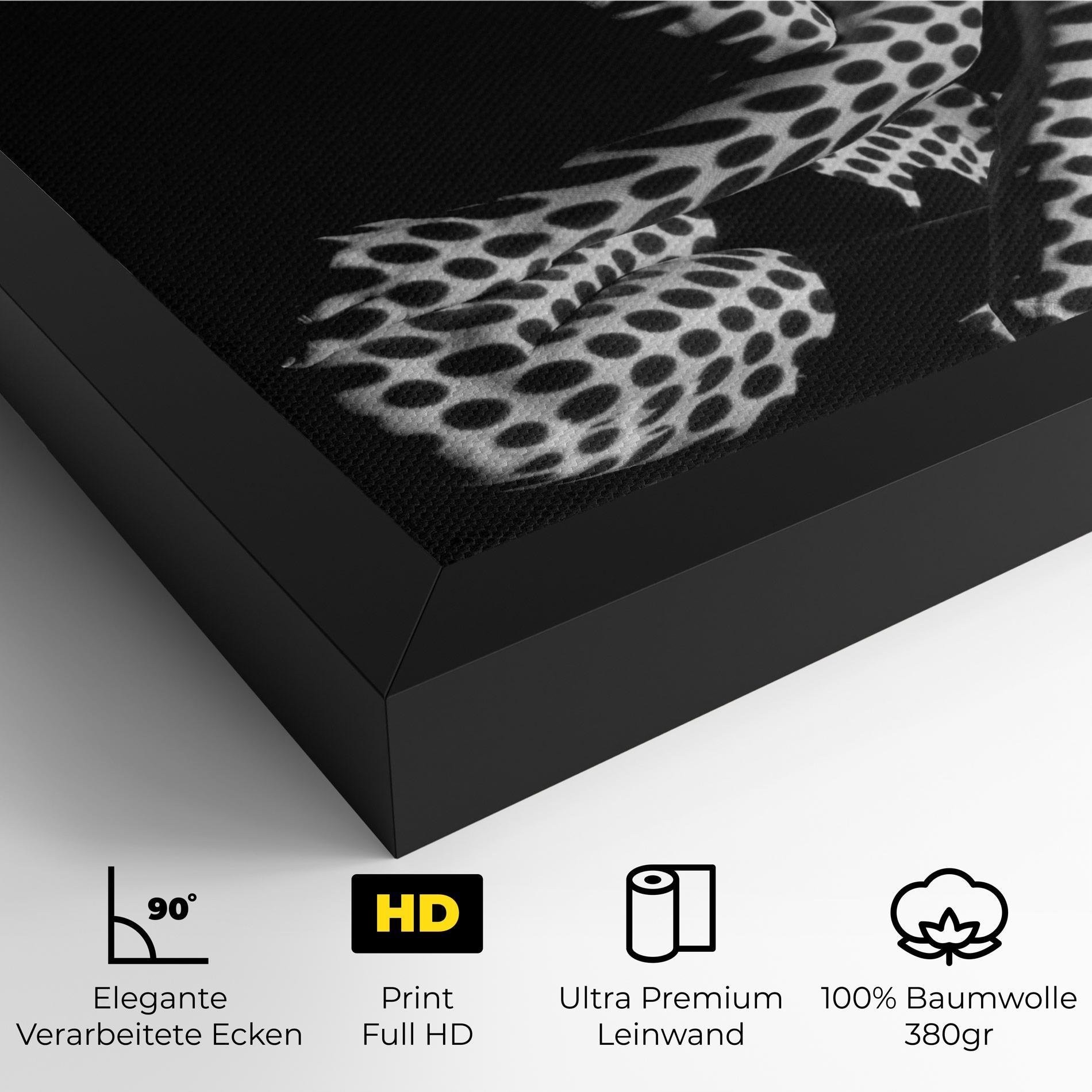 Leinwandbild Black White Pattern Woman mockup 4