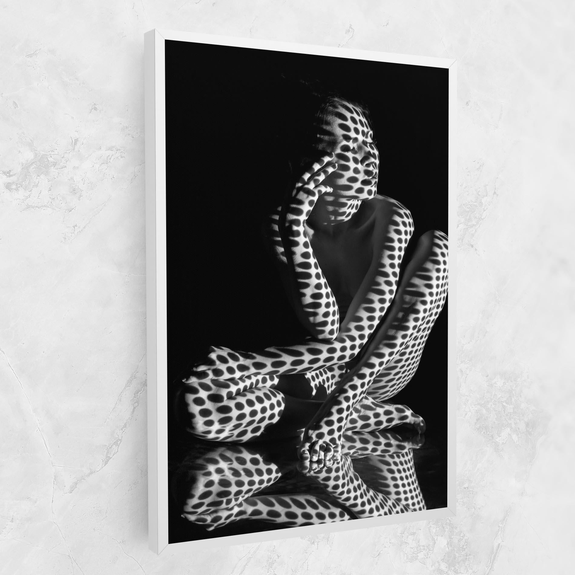Leinwandbild Black White Pattern Woman mockup 1