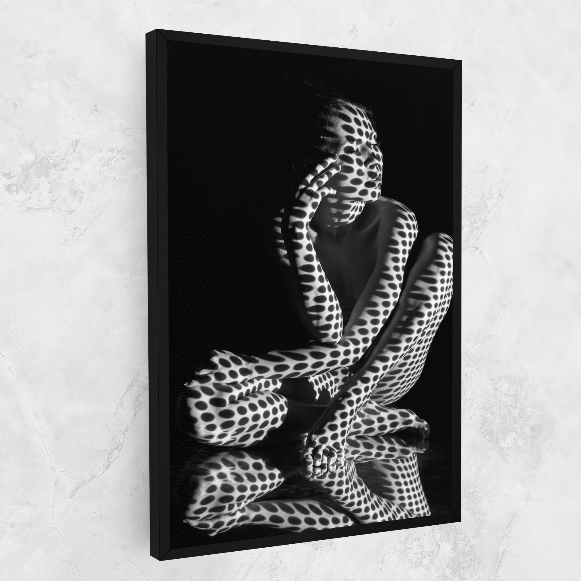 Leinwandbild Black White Pattern Woman mockup 1