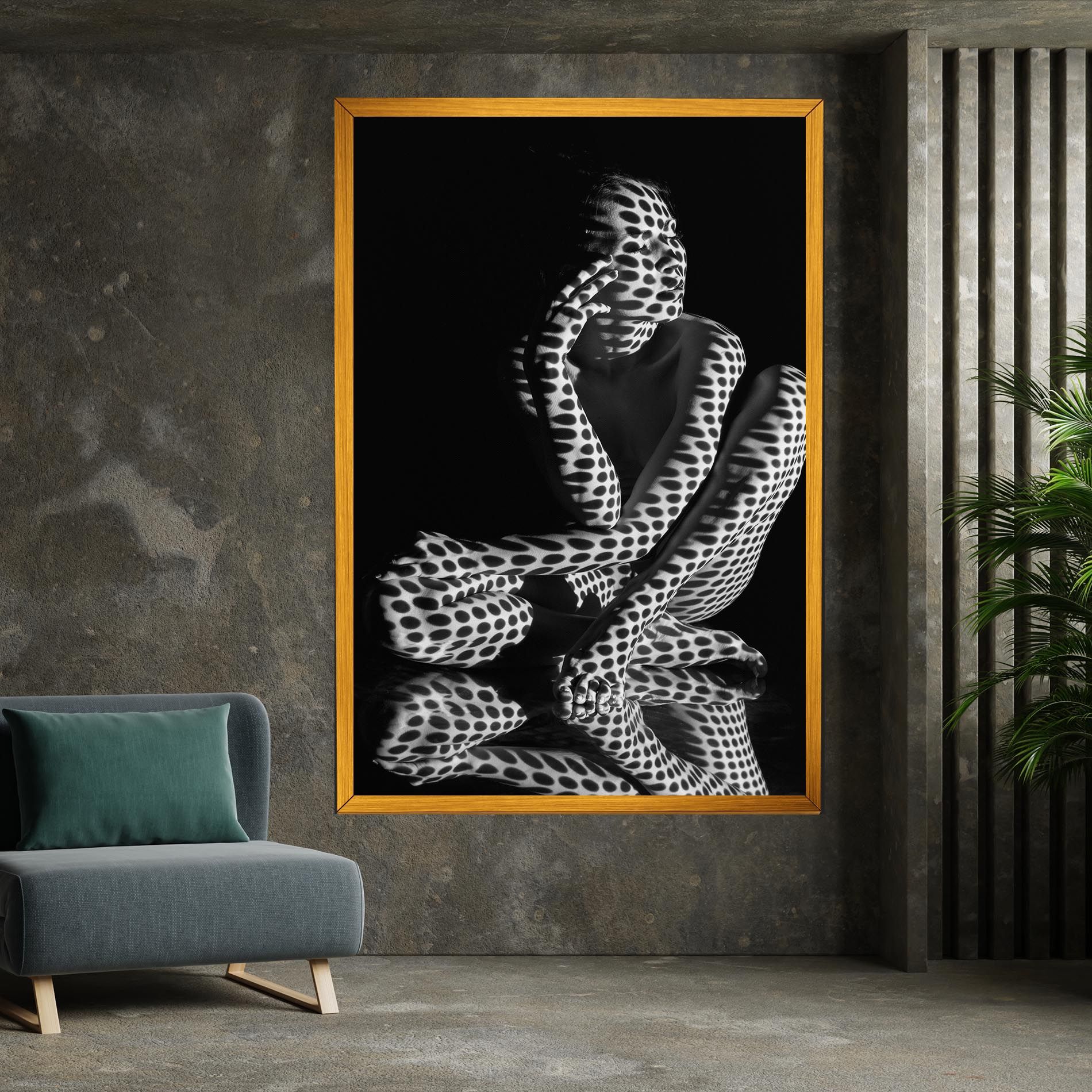 Black White Pattern Woman mockup 7