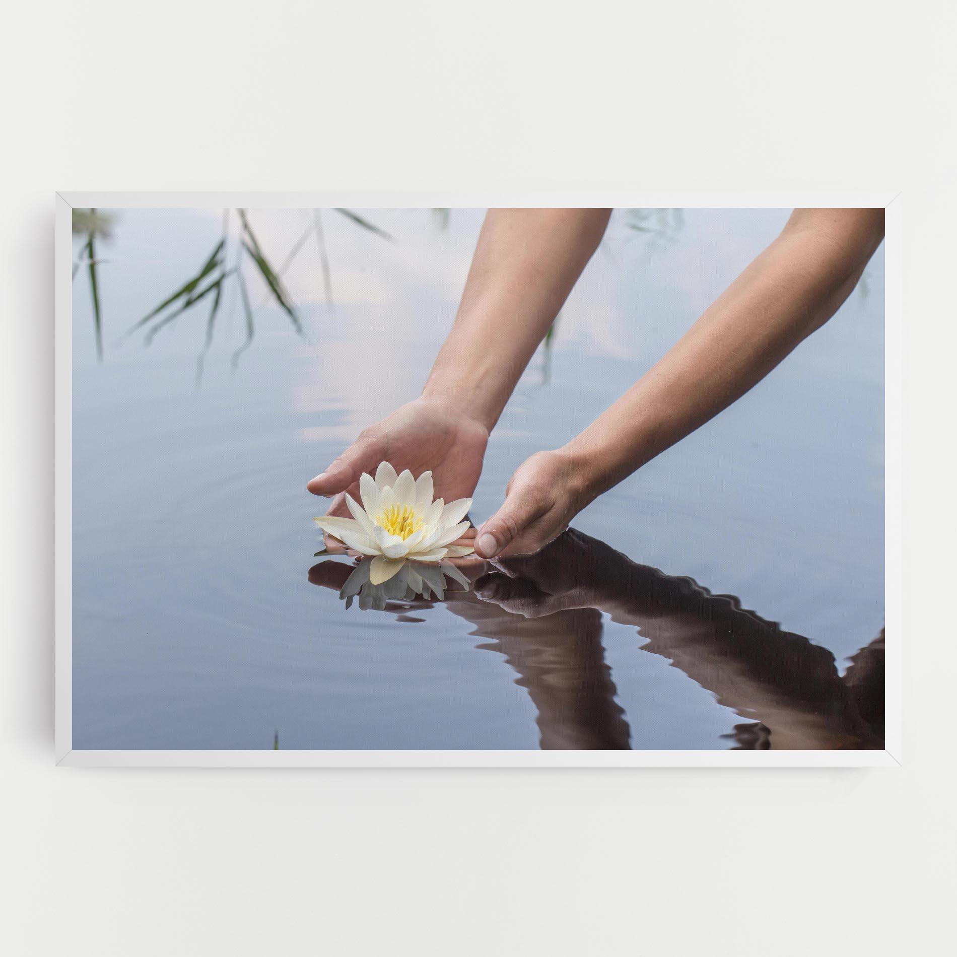 Leinwandbild Holding Lake Flower mockup 0