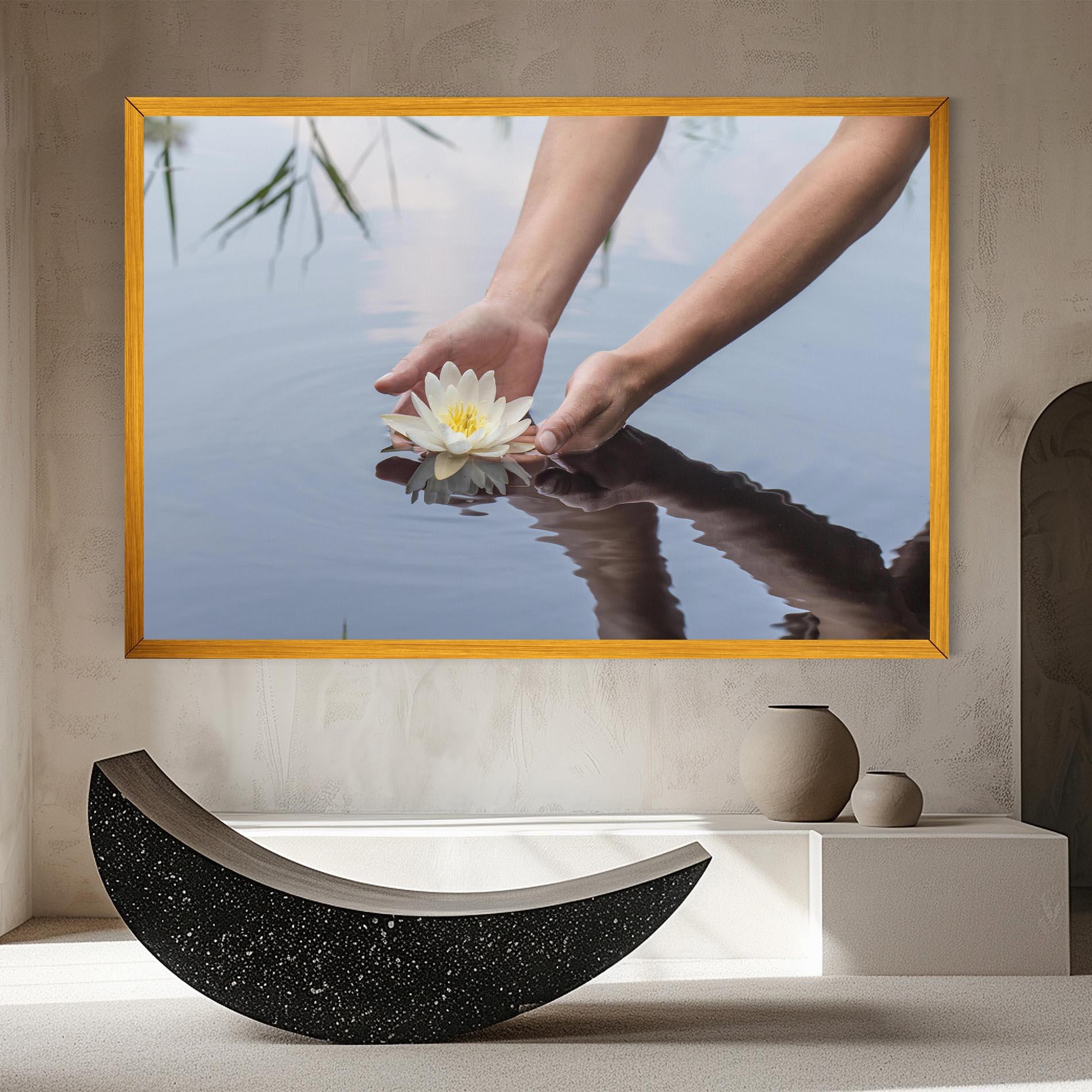 Leinwandbild Holding Lake Flower mockup 8