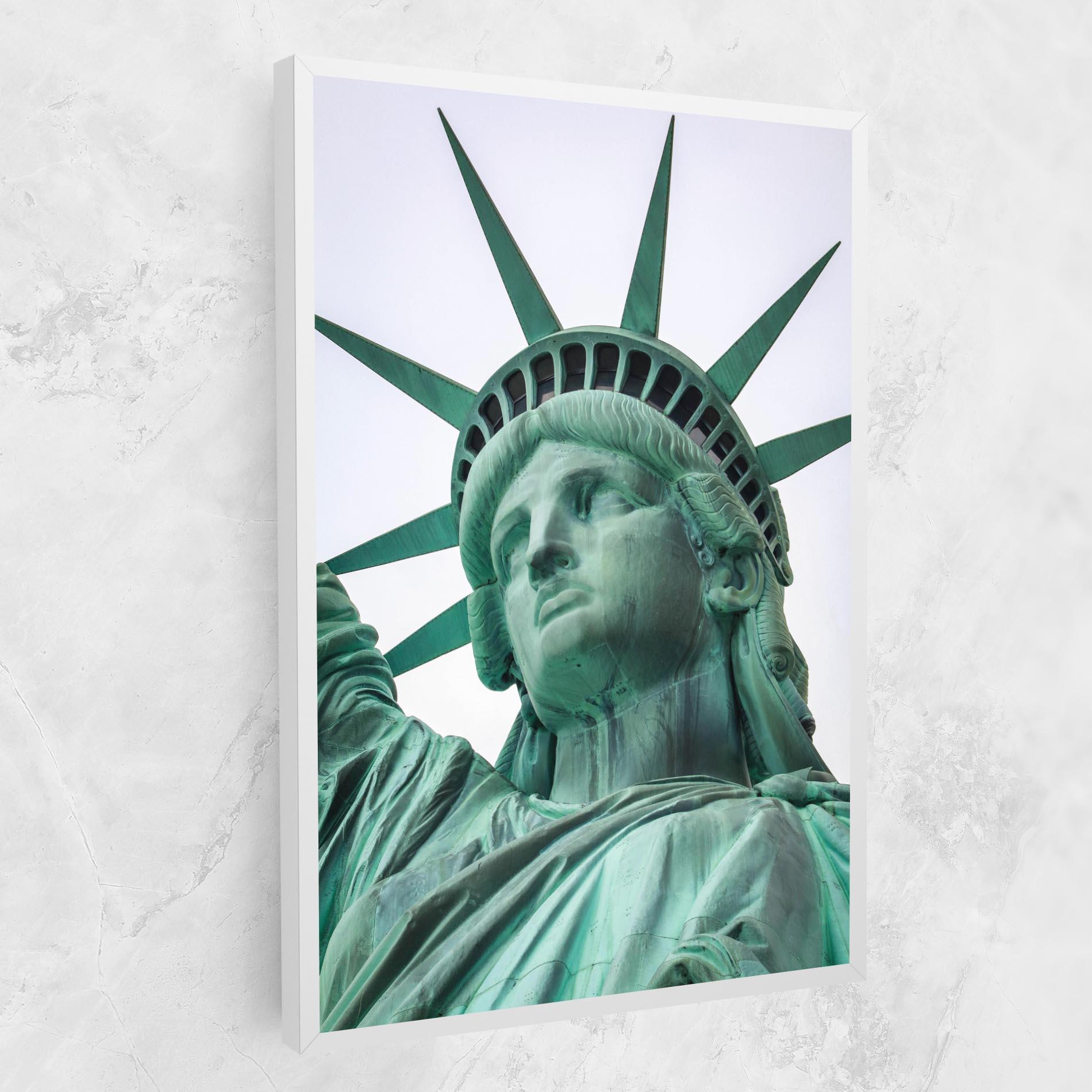 Leinwandbild Statue Of Liberty Head mockup 1