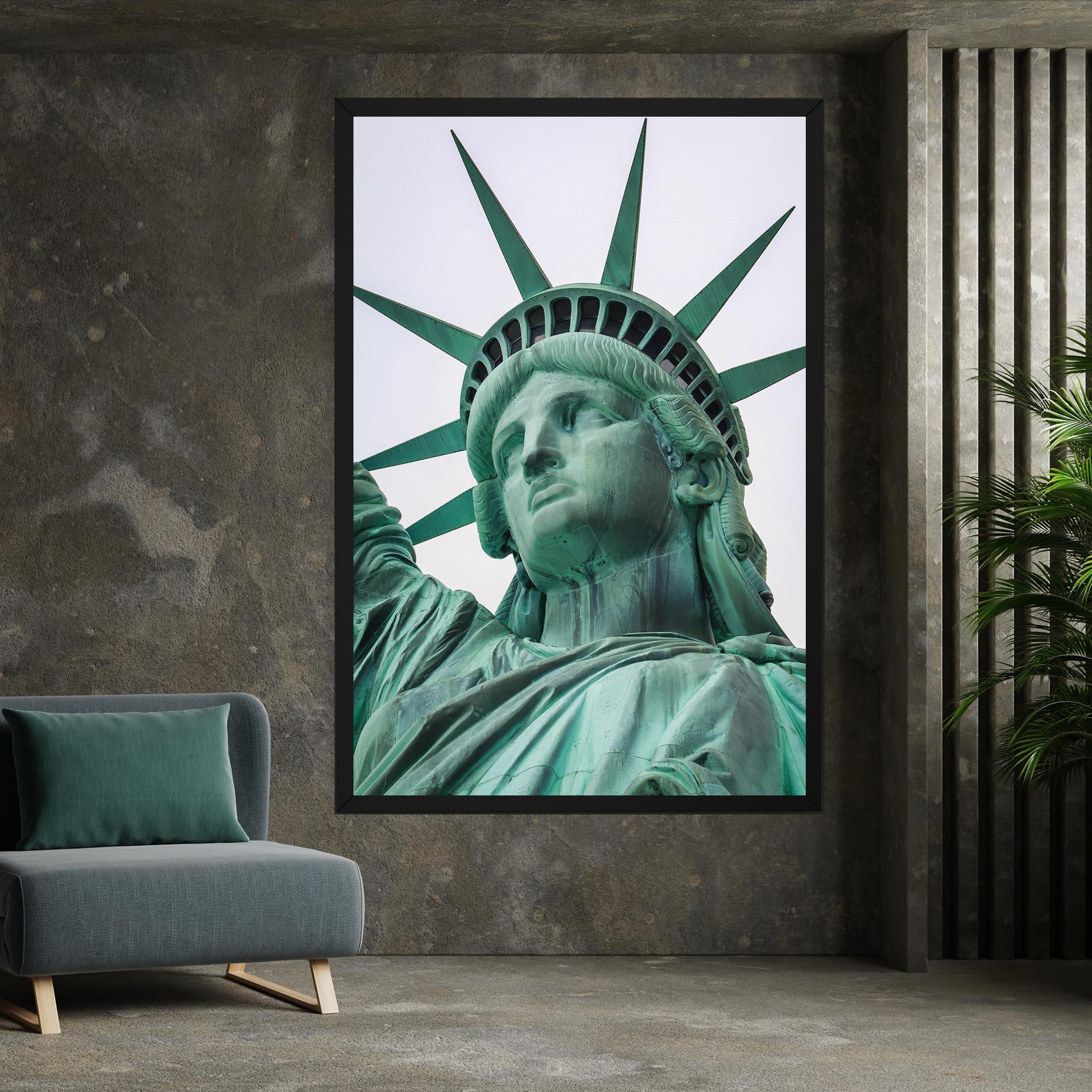 Leinwandbild Statue Of Liberty Head mockup 7
