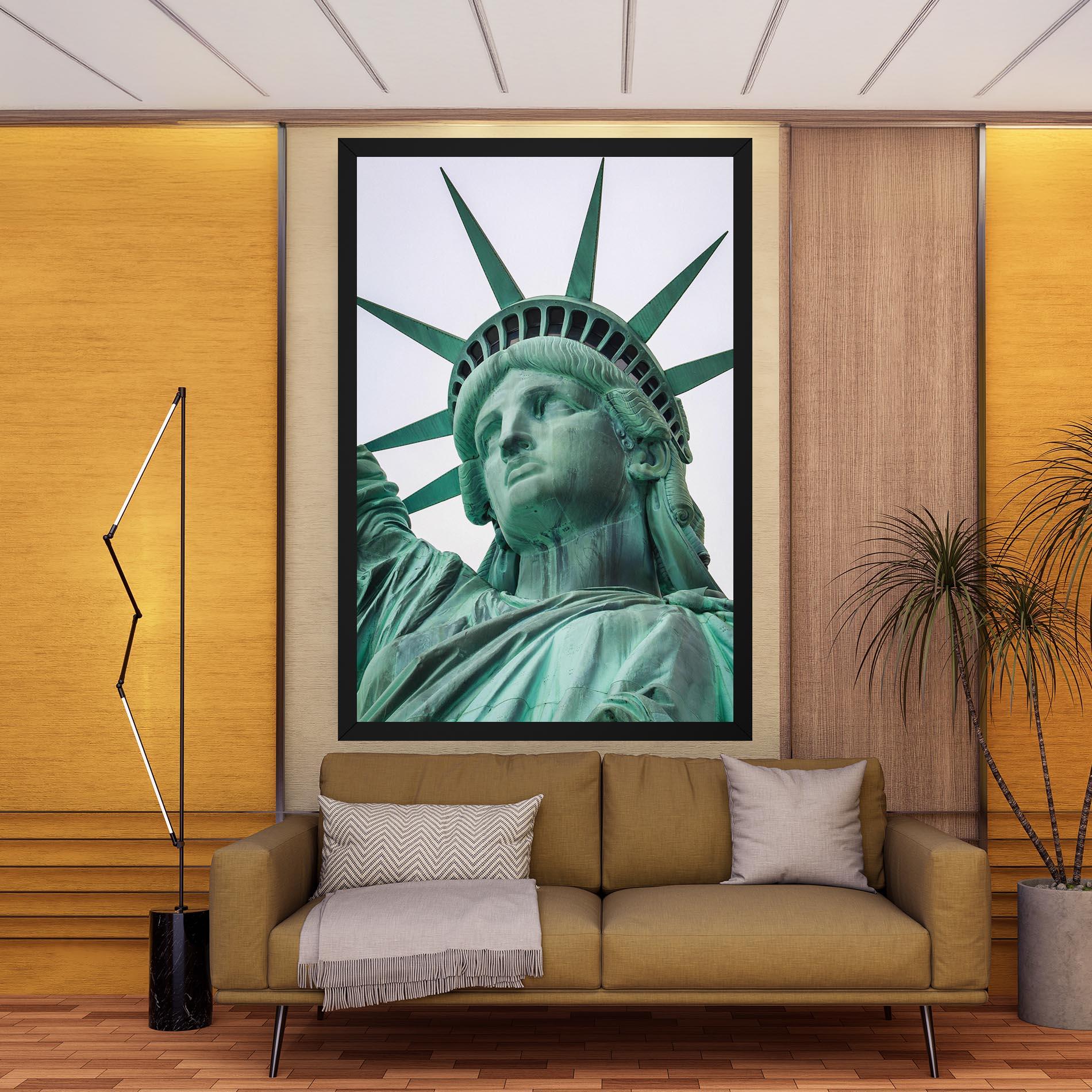 Leinwandbild Statue Of Liberty Head mockup 9