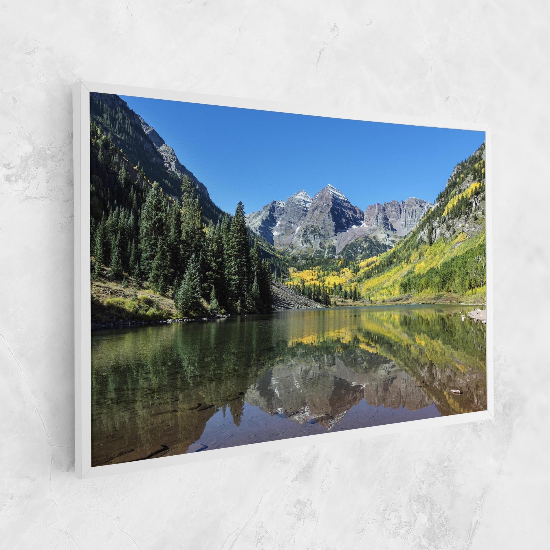 Leinwandbild Lake Green Mountain mockup 1