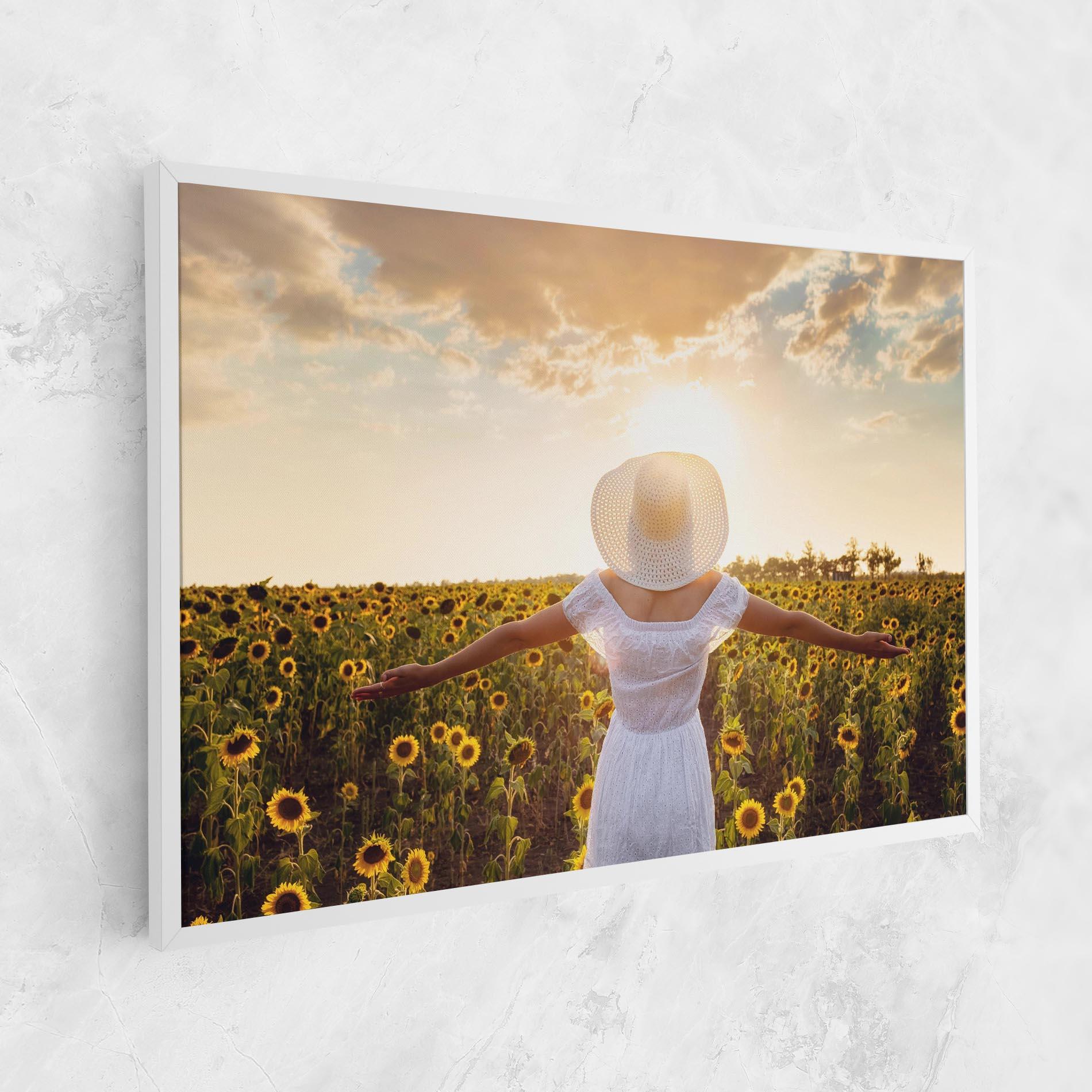 Leinwandbild Girl In Nature mockup 1