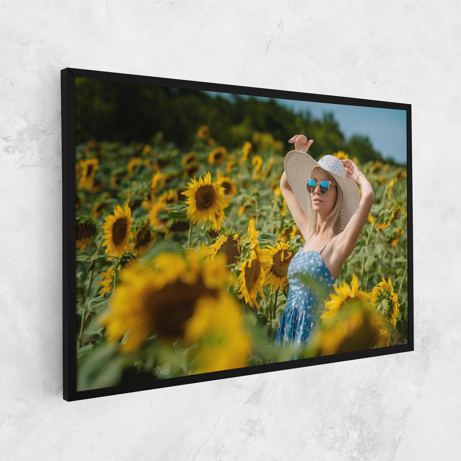 Leinwandbild Model Posing mockup 1