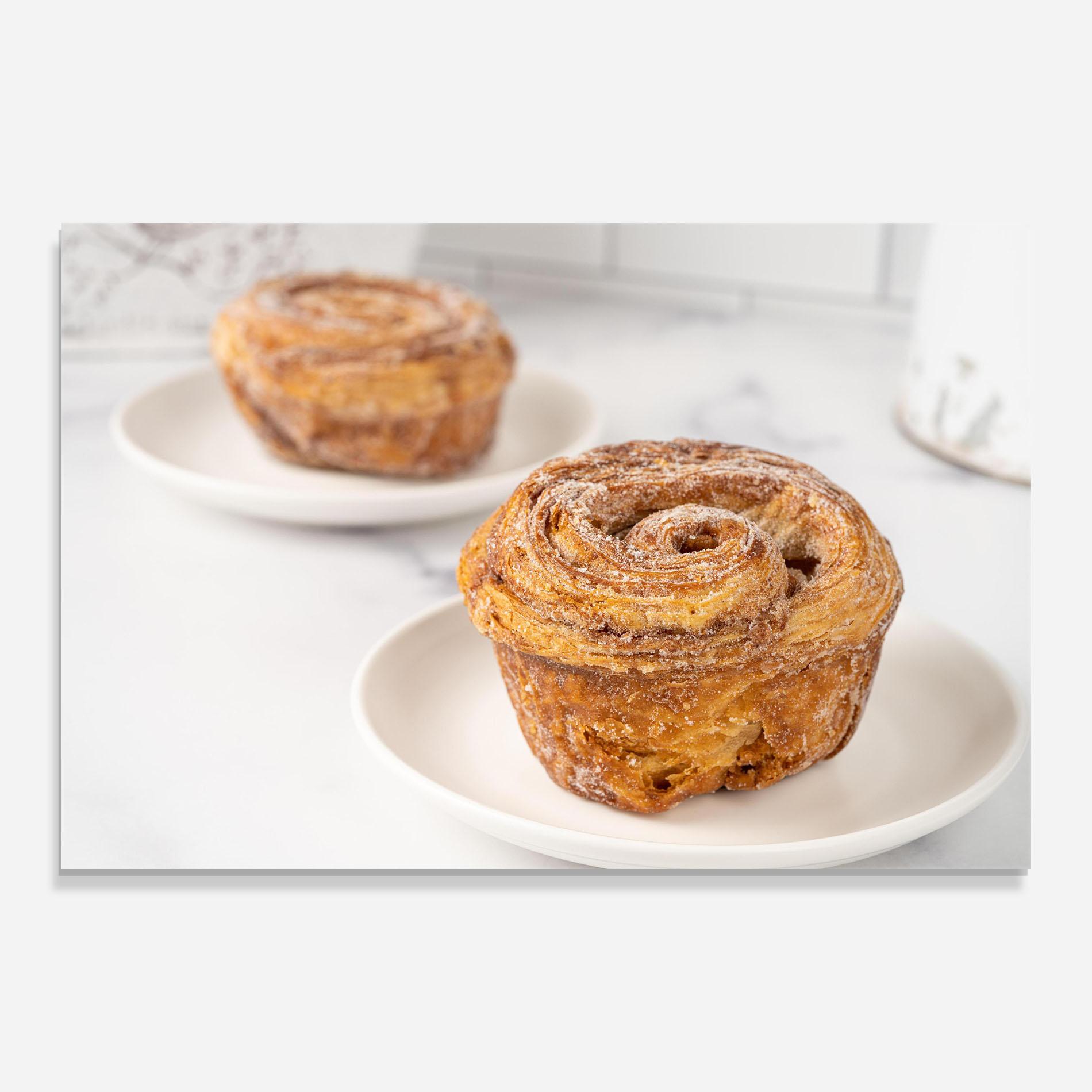 Glasbild Cinnamon Roll mockup 0