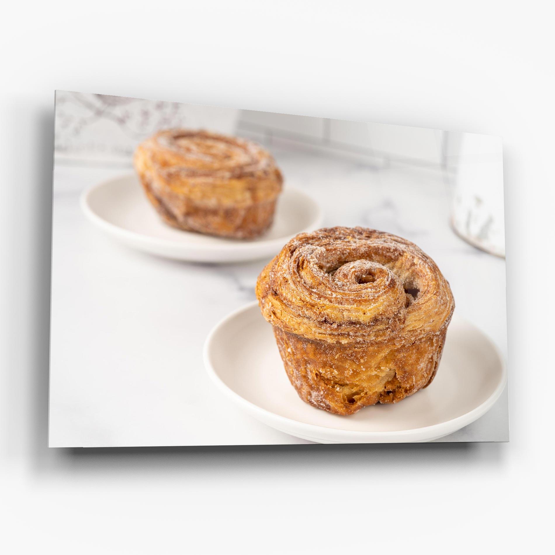 Glasbild Cinnamon Roll mockup 6