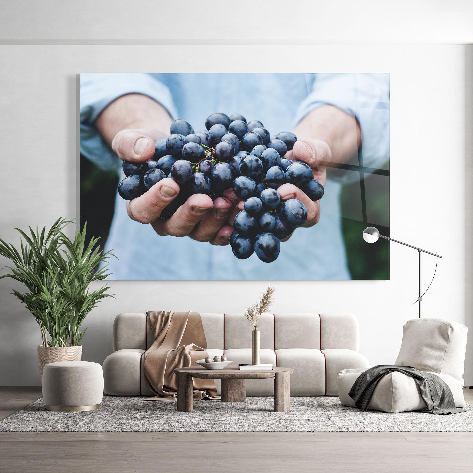 Glasbild Holding Grapes mockup 9