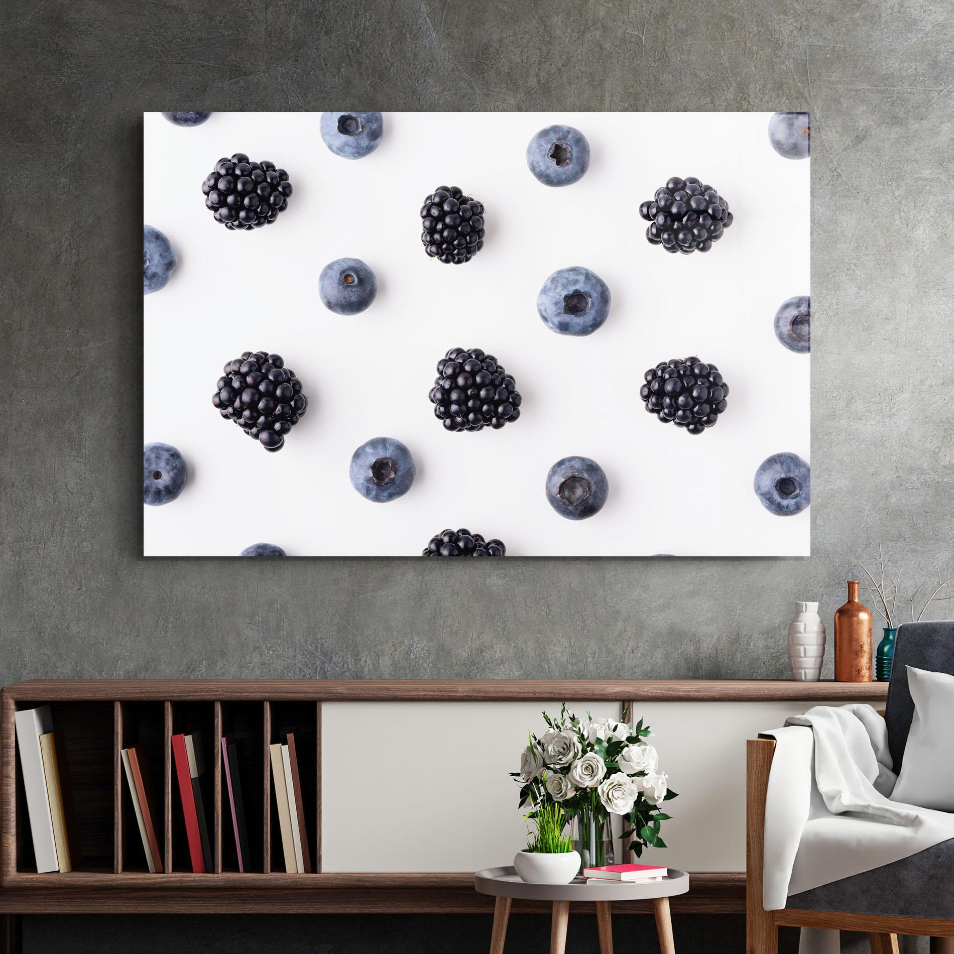 Glasbild Blackberries And Blueberries mockup 2