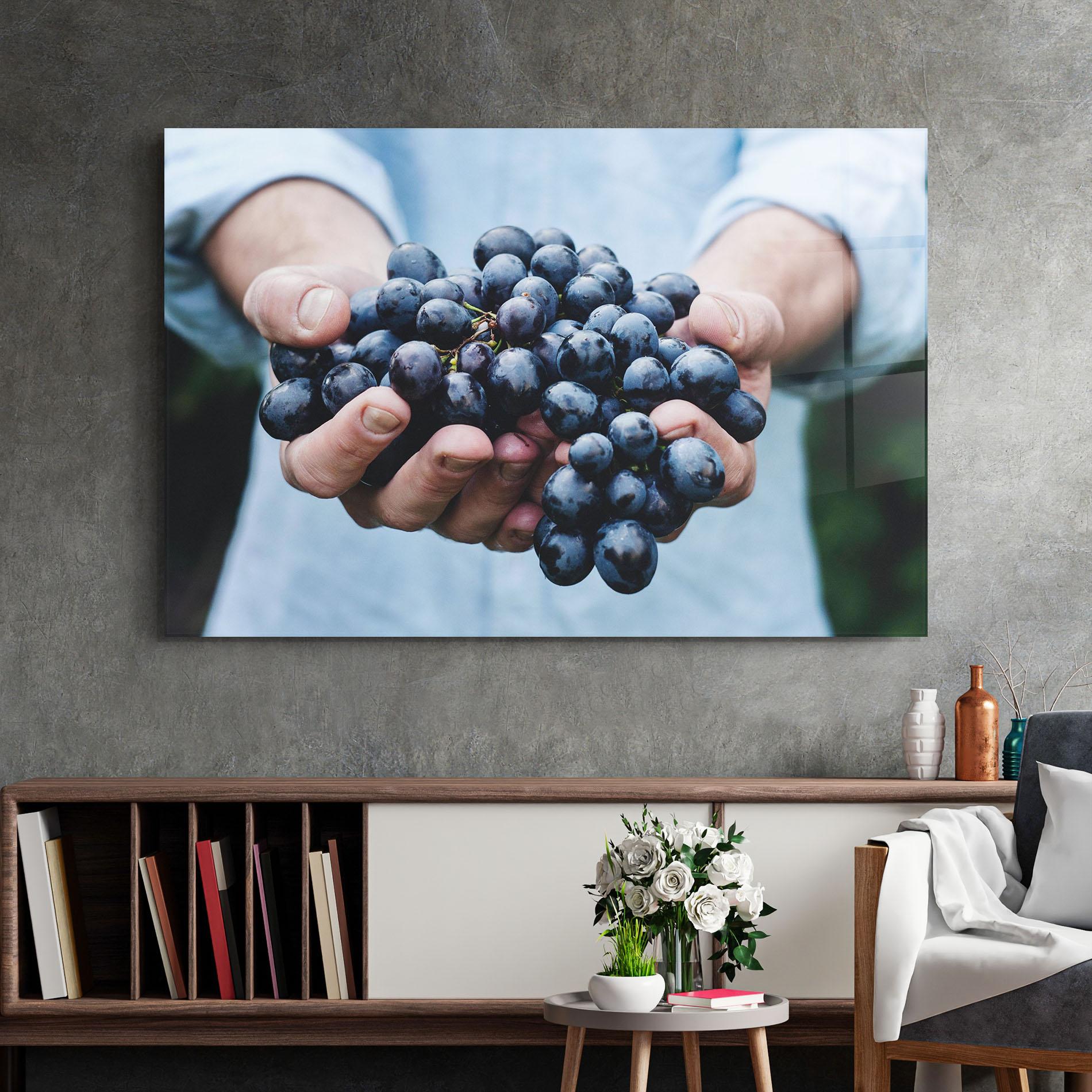 Glasbild Holding Grapes mockup 2