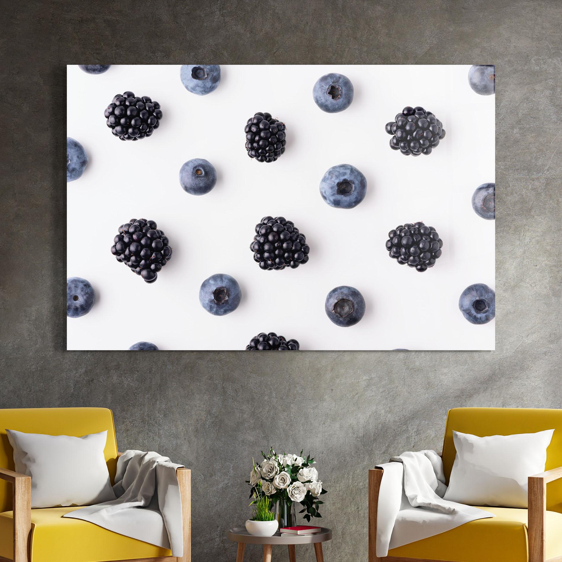 Glasbild Blackberries And Blueberries mockup 4