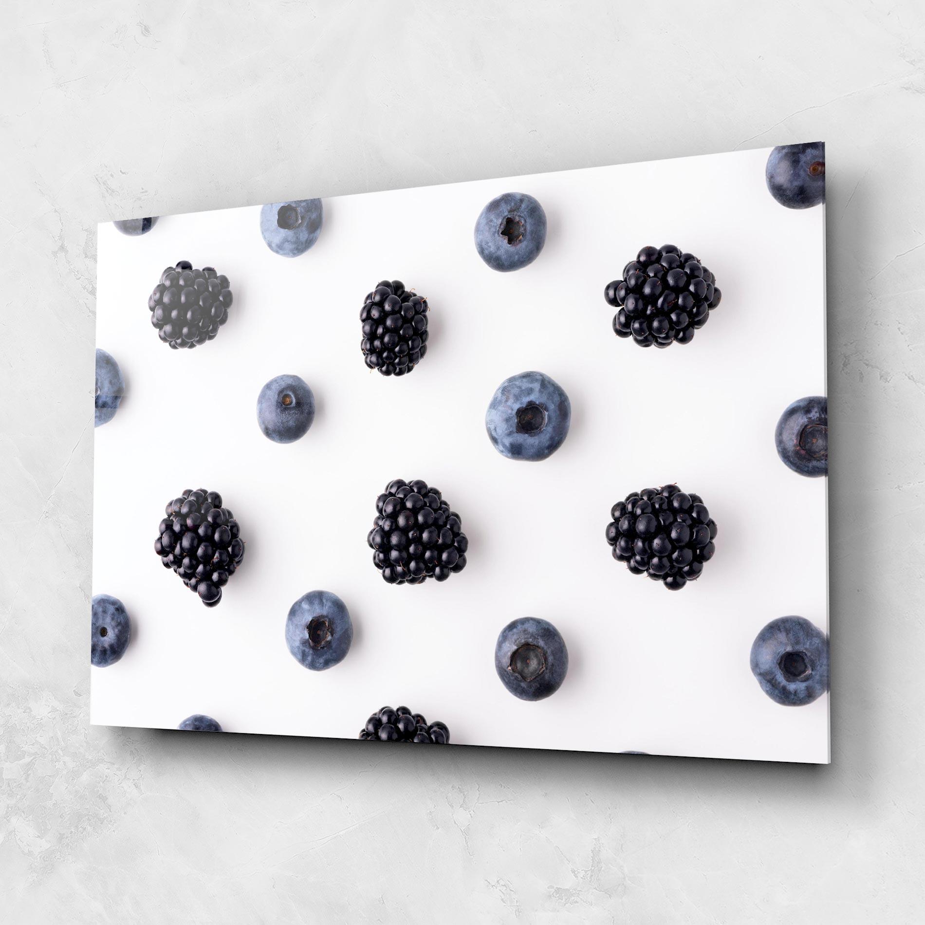 Glasbild Blackberries And Blueberries mockup 1