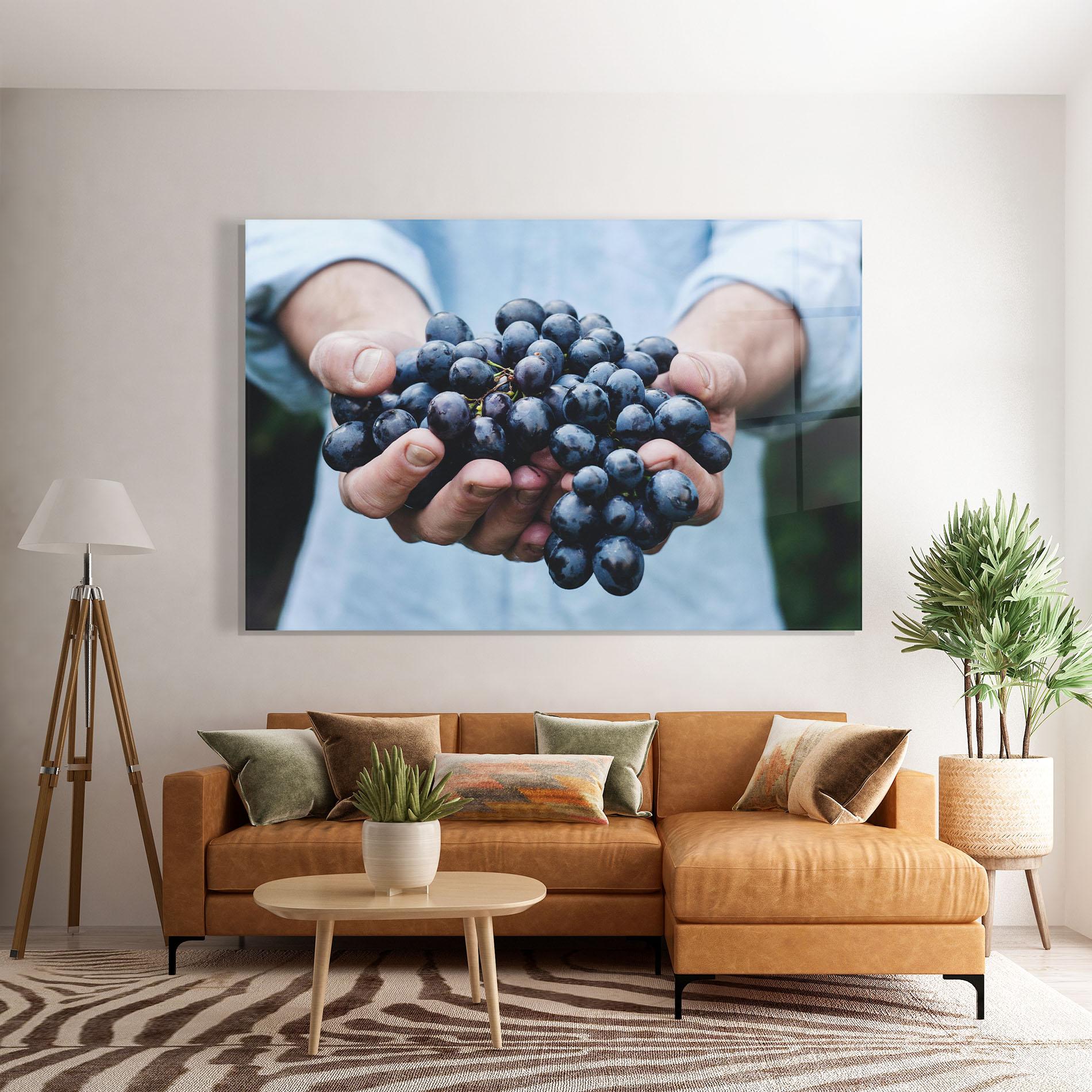 Glasbild Holding Grapes mockup 7