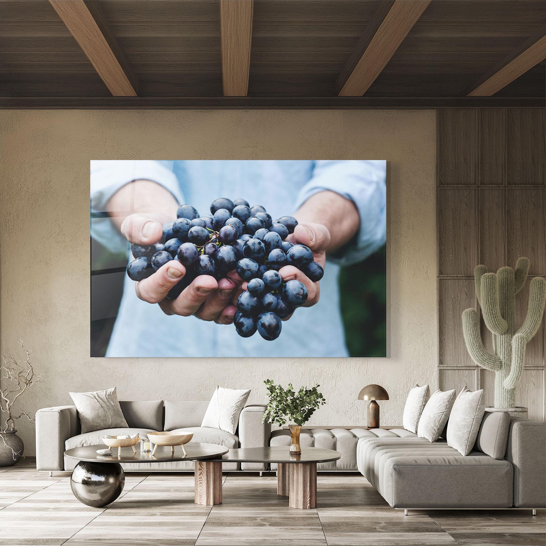 Glasbild Holding Grapes mockup 8