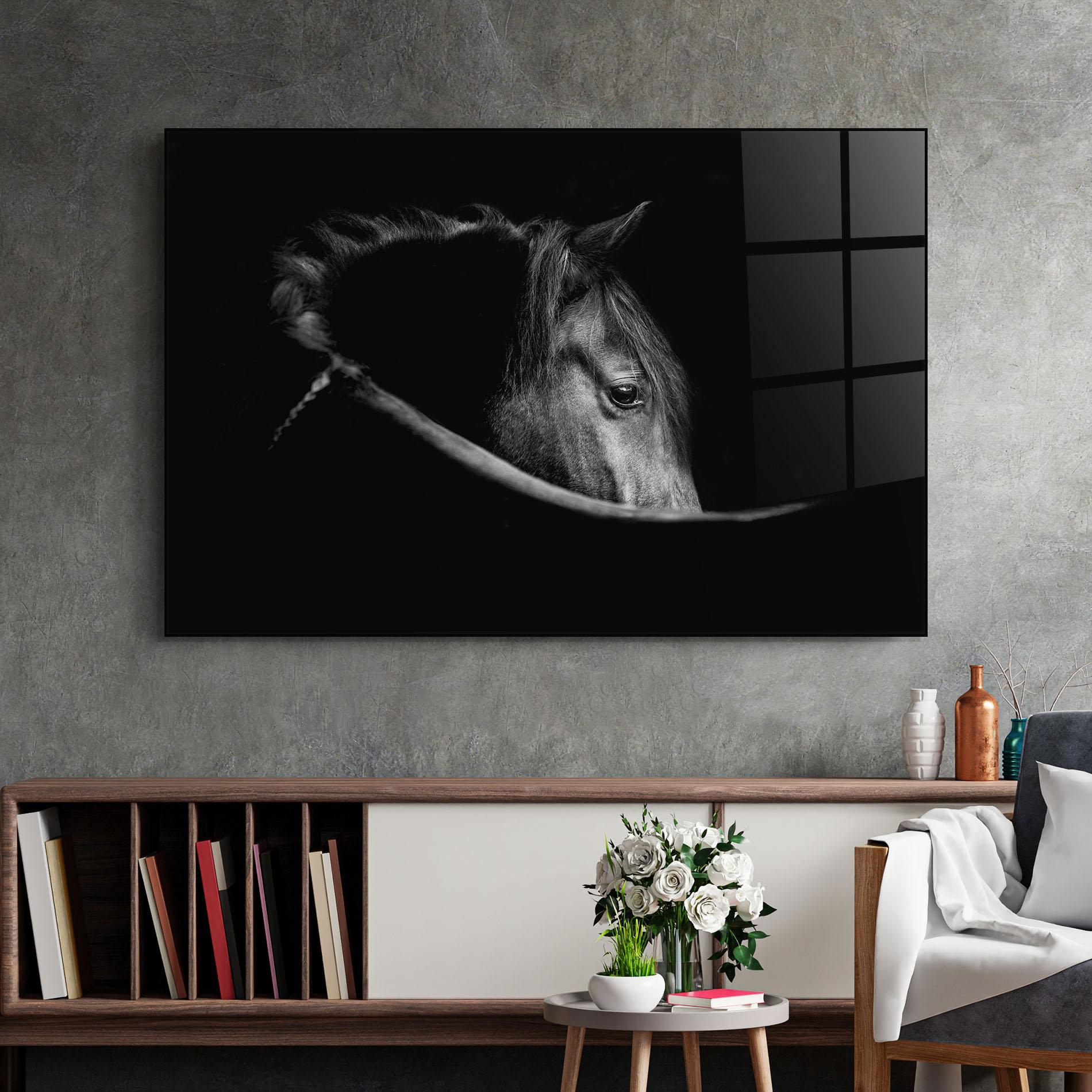 Glasbild Black Horse Looking mockup 2