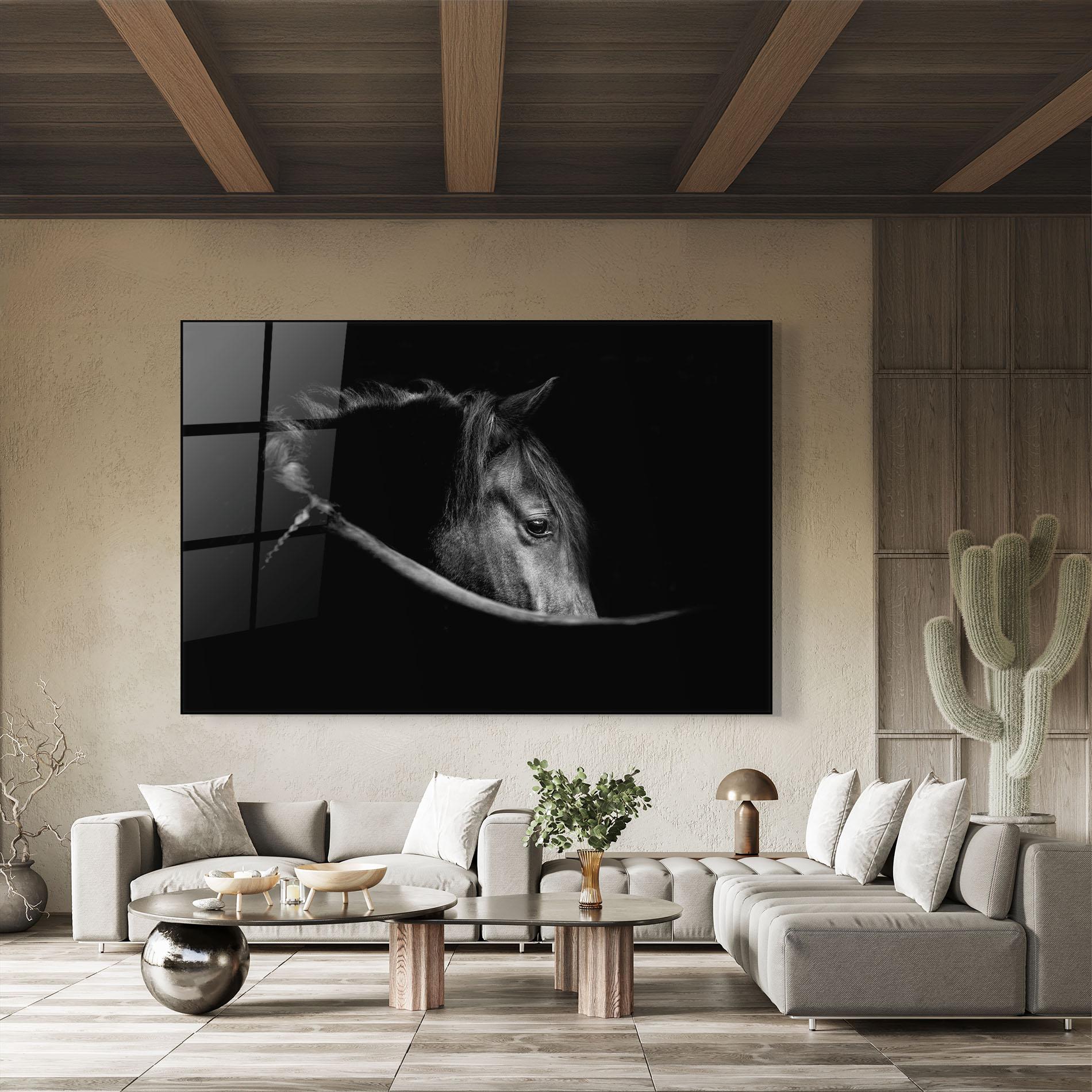 Glasbild Black Horse Looking mockup 8