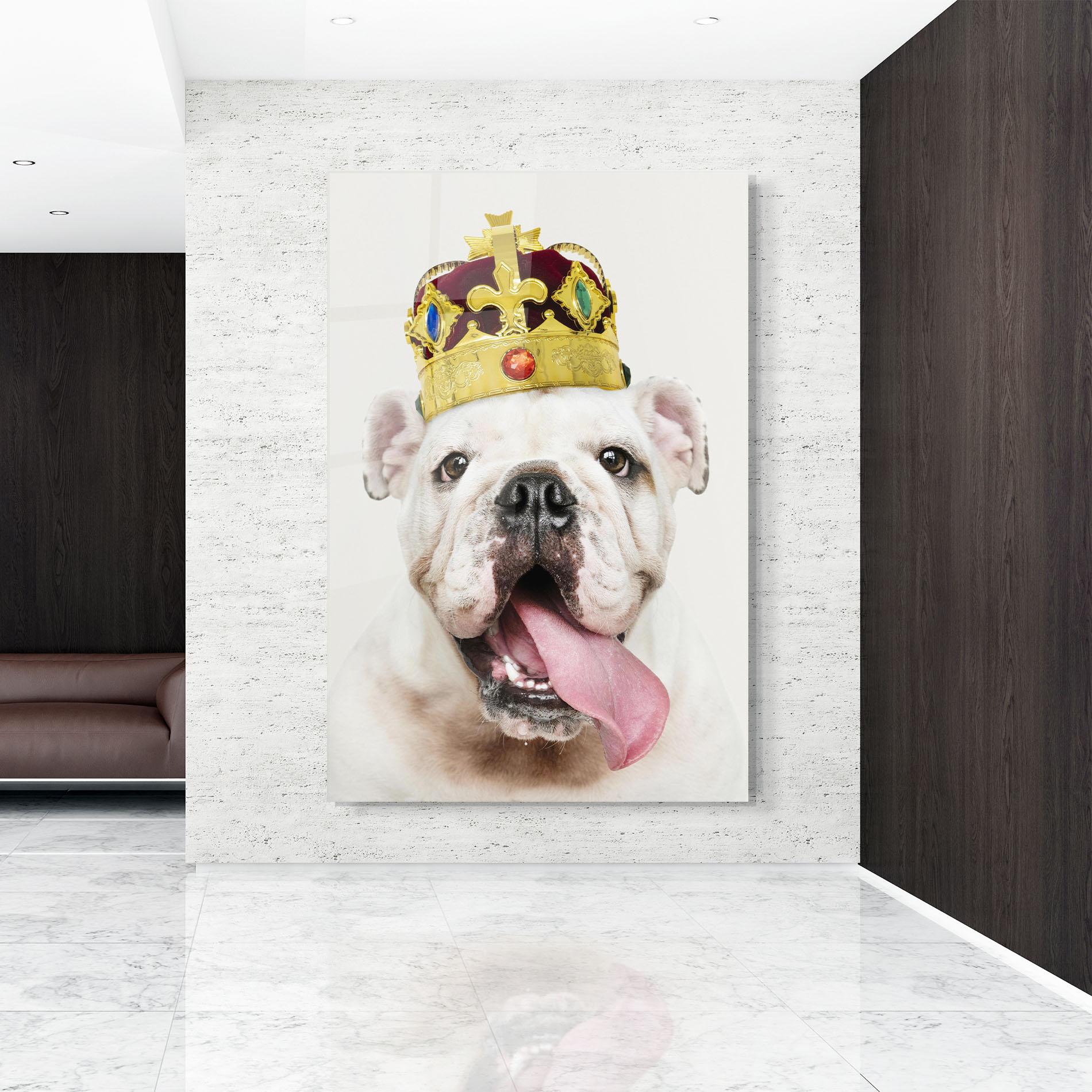 Glasbild Bulldog Wearing Crown mockup 9