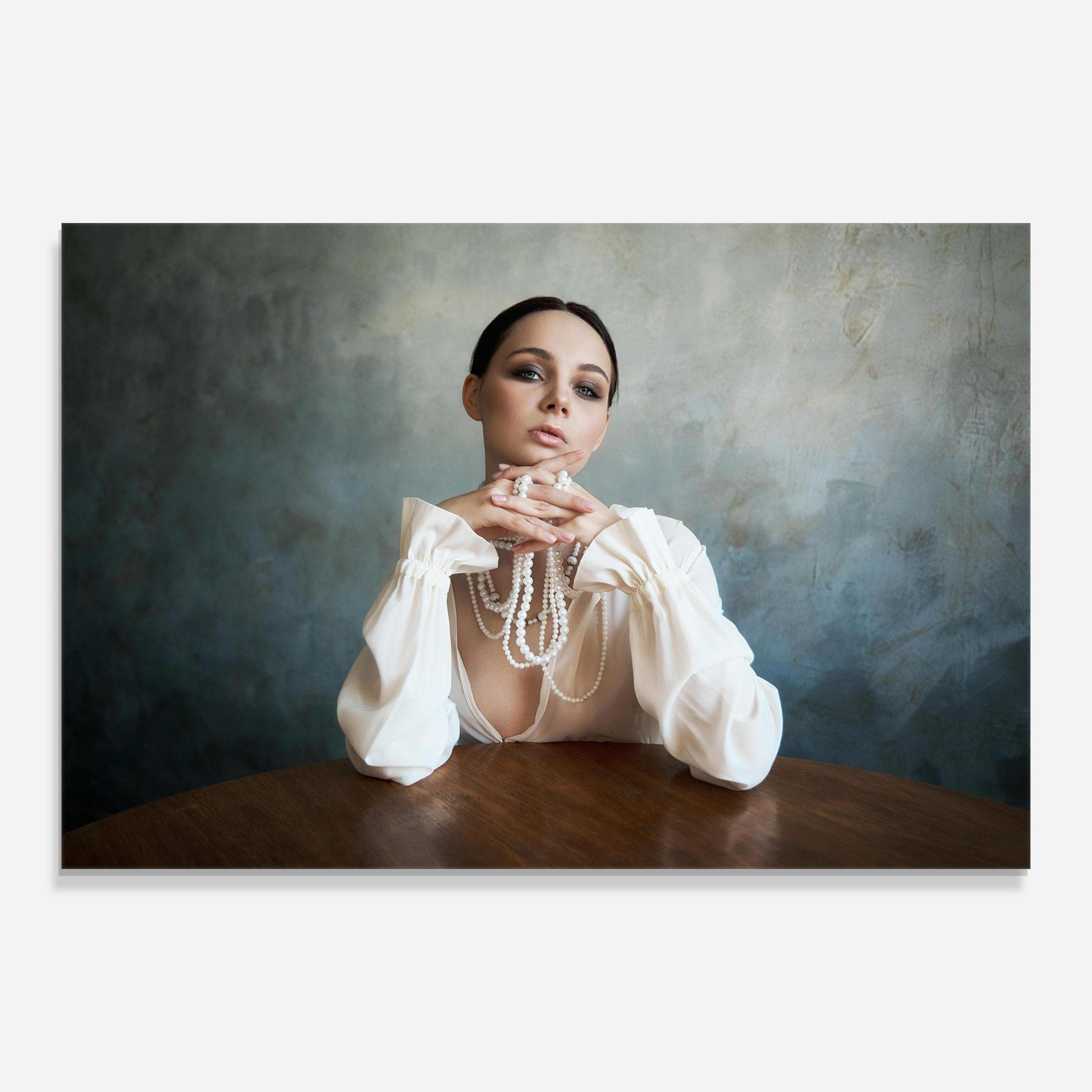 Glasbild Girl White Pearls mockup 0