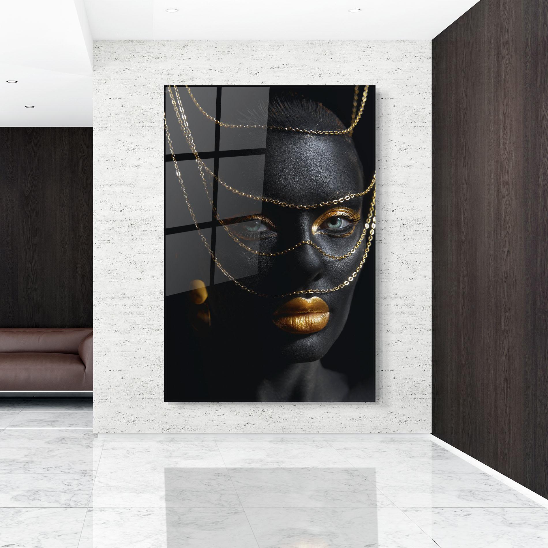 Glasbild Gold Chain Green Eyes mockup 9