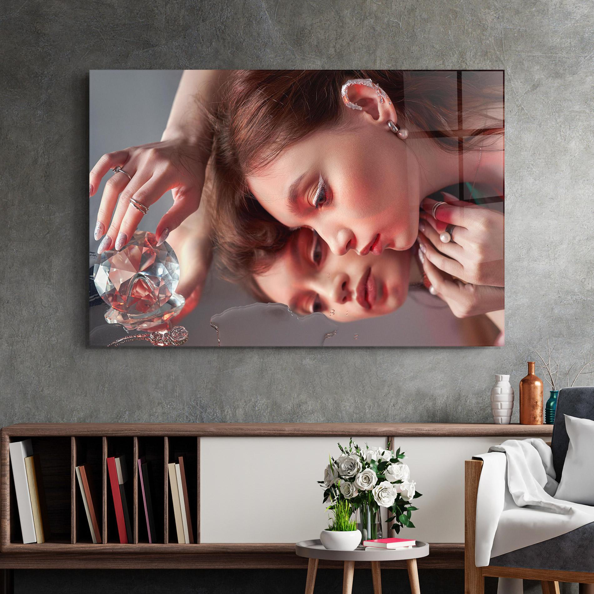 Glasbild Big Diamond Hand mockup 2