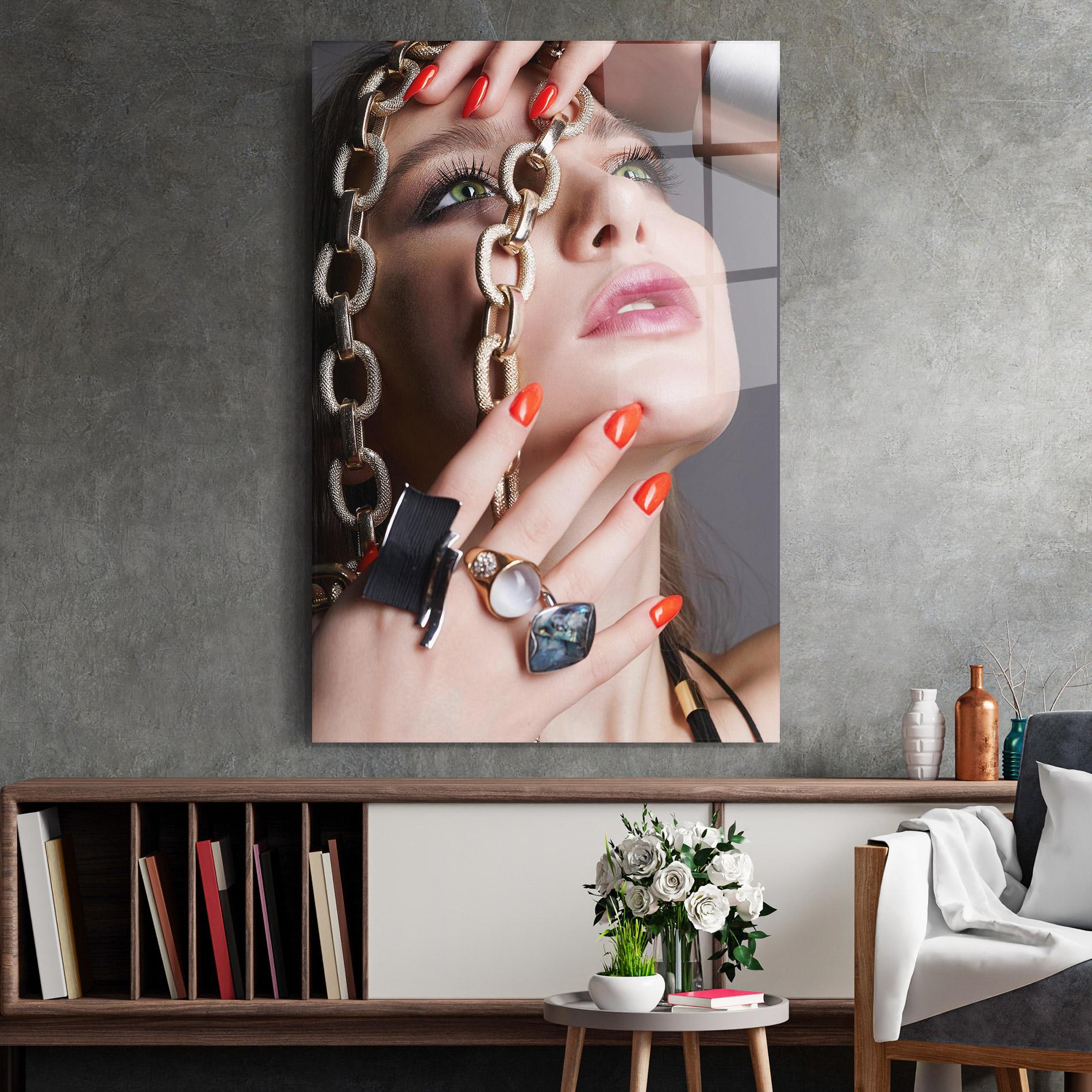 Glasbild Big Chain Woman mockup 2