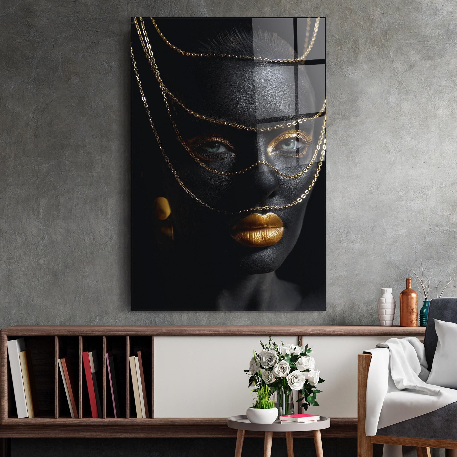 Glasbild Gold Chain Green Eyes mockup 2