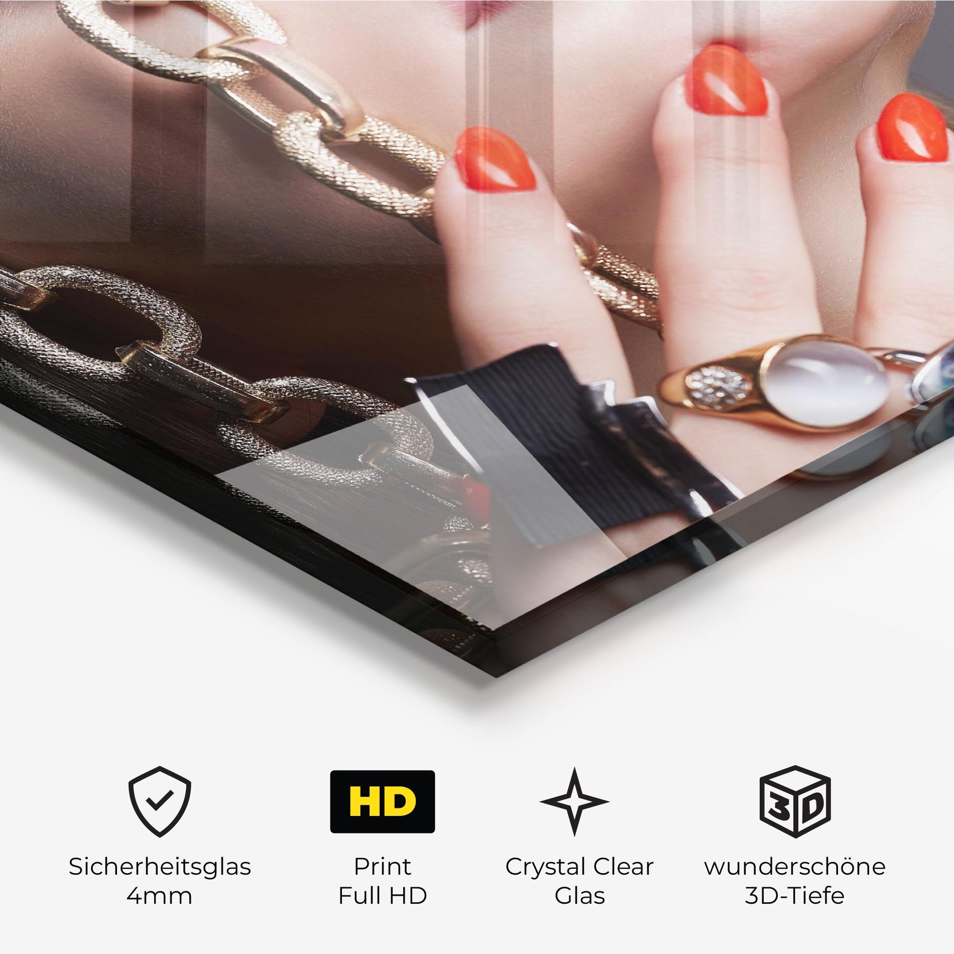 Glasbild Big Chain Woman mockup 3