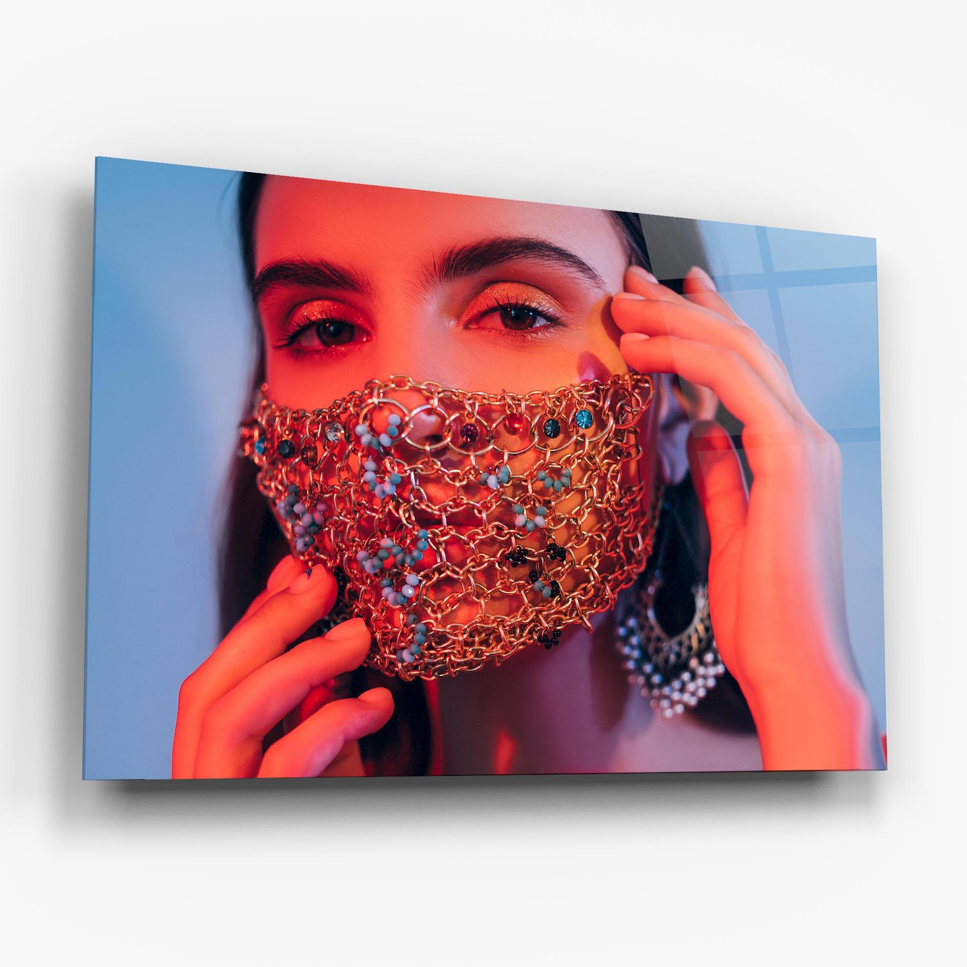 Glasbild Gold Chain Face Mask mockup 6