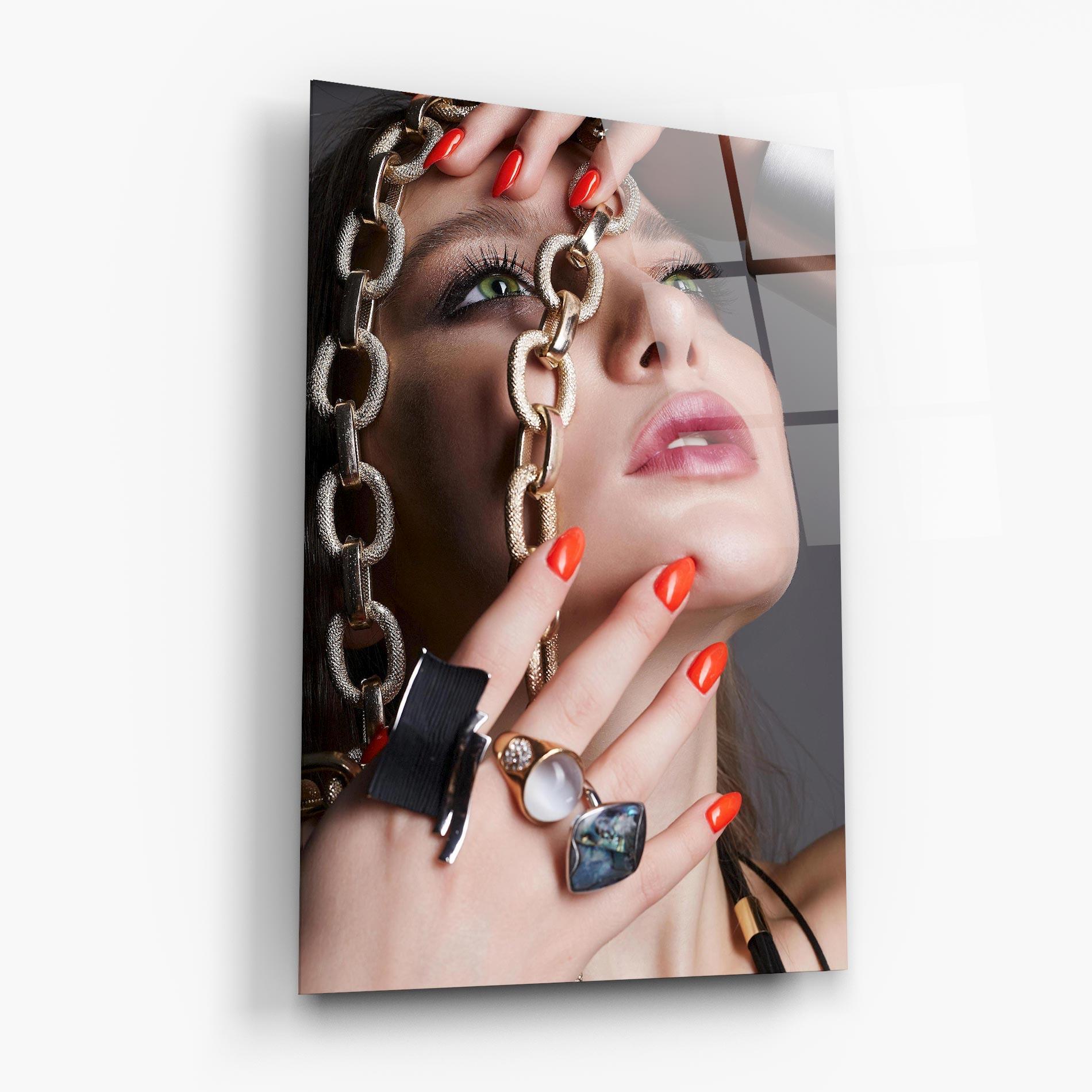 Glasbild Big Chain Woman mockup 6