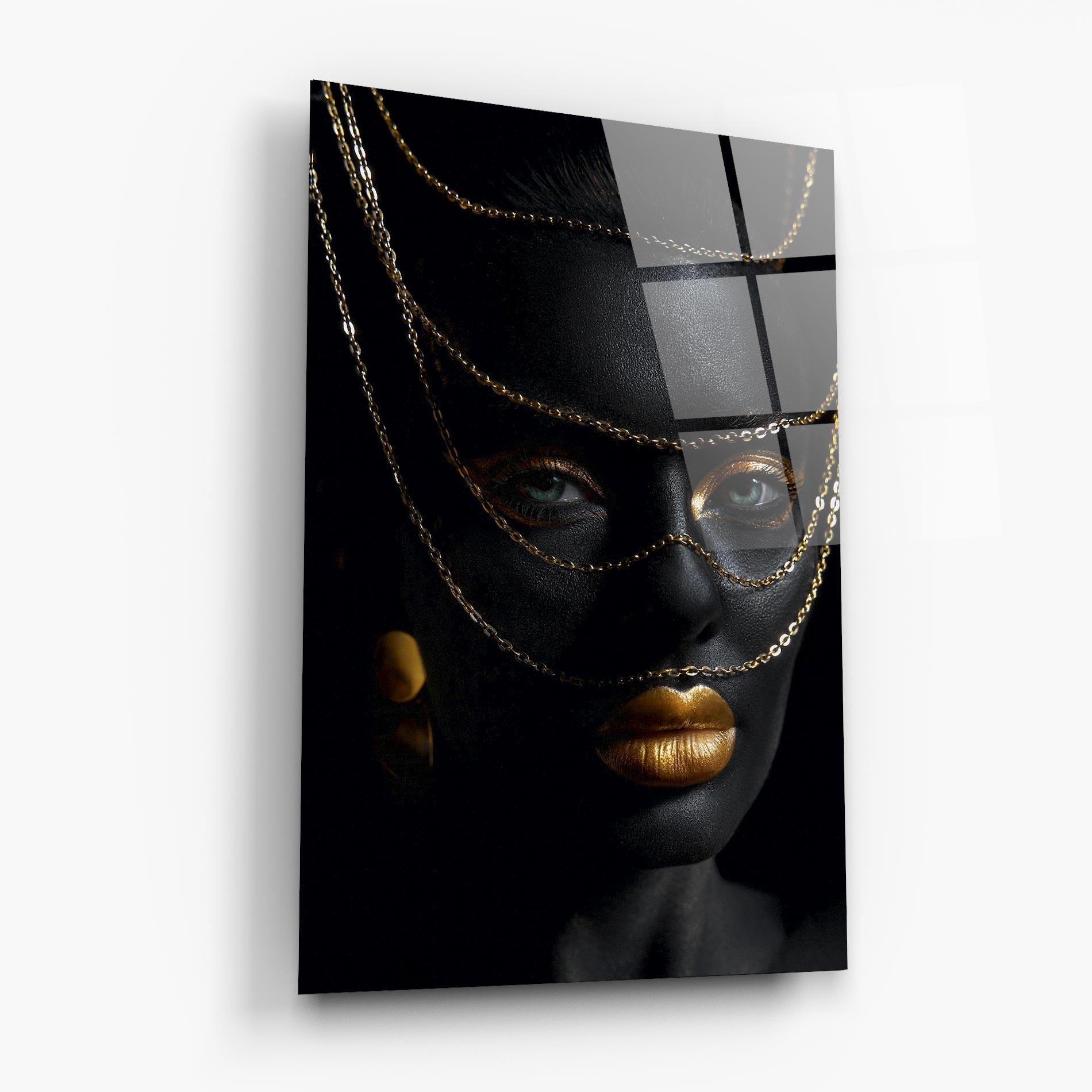 Glasbild Gold Chain Green Eyes mockup 6