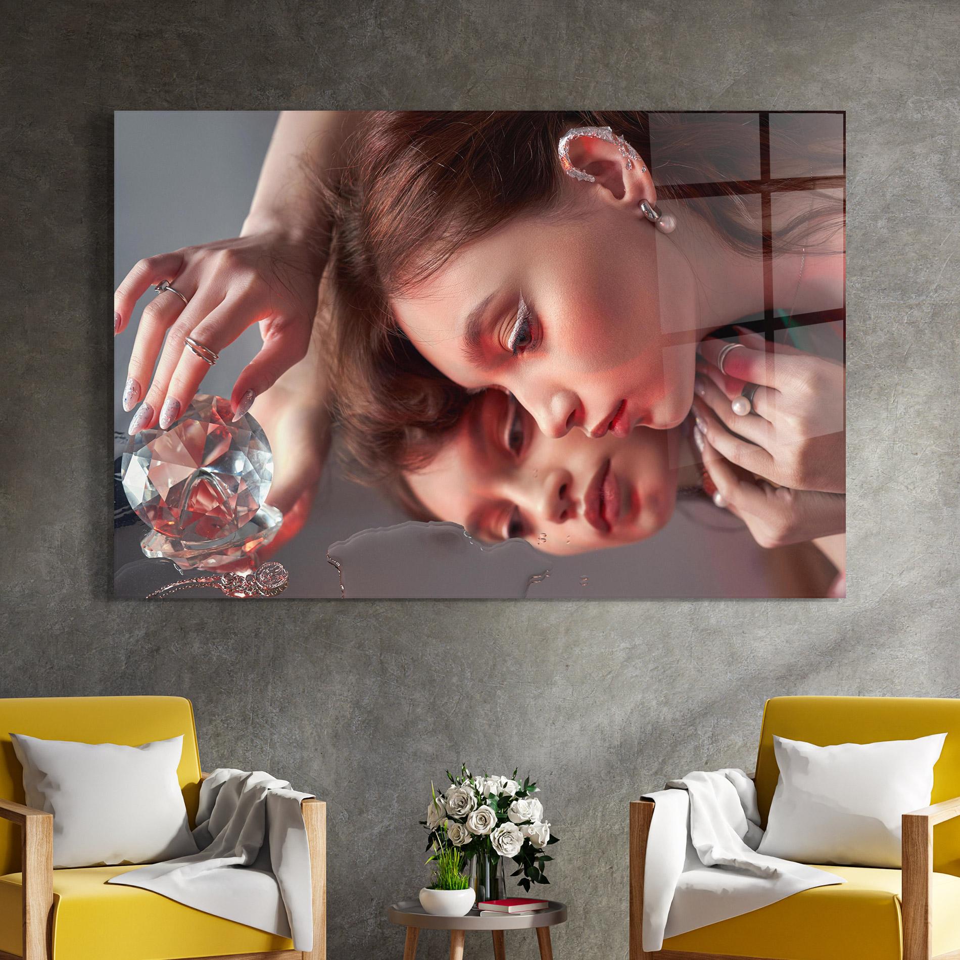 Glasbild Big Diamond Hand mockup 4