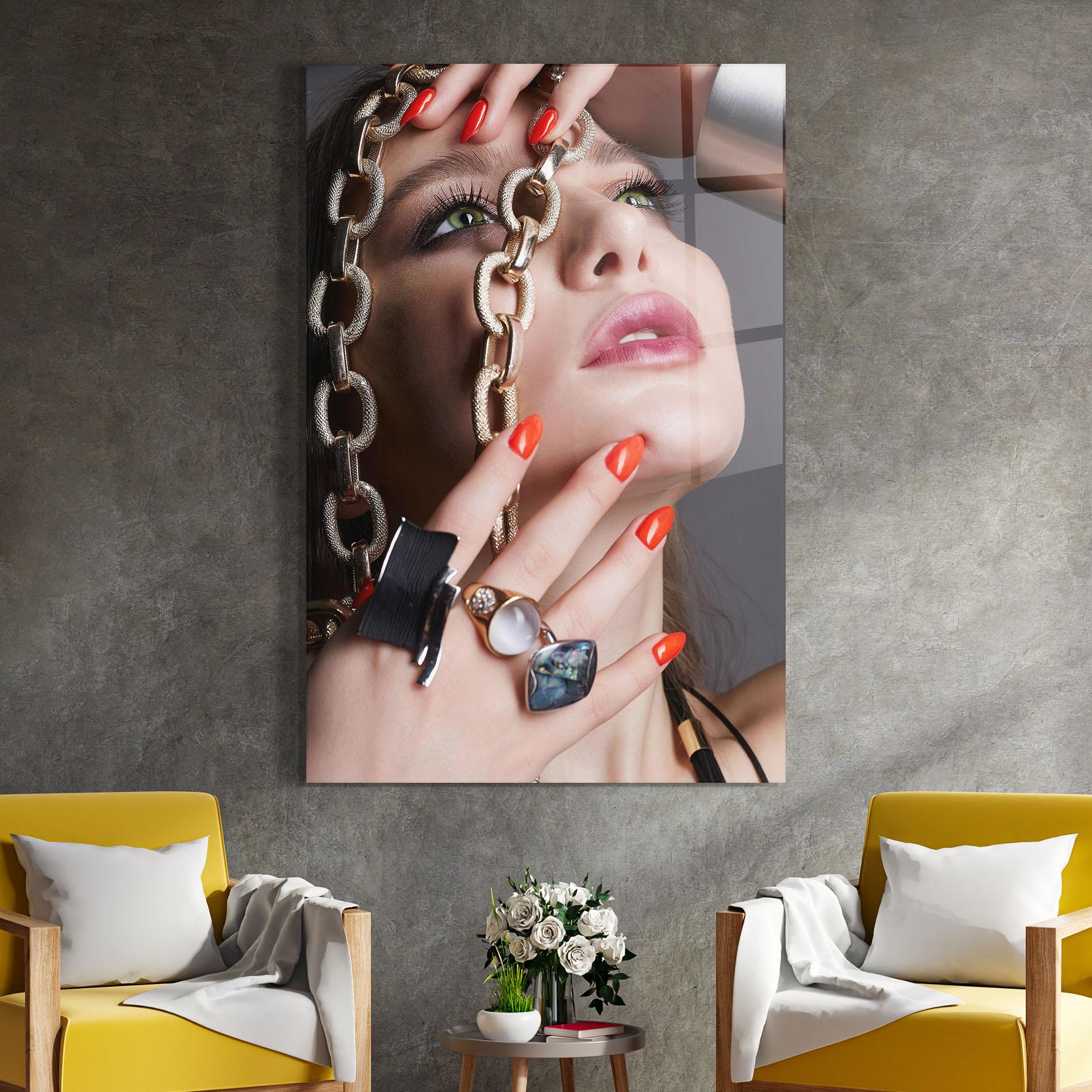 Glasbild Big Chain Woman mockup 4