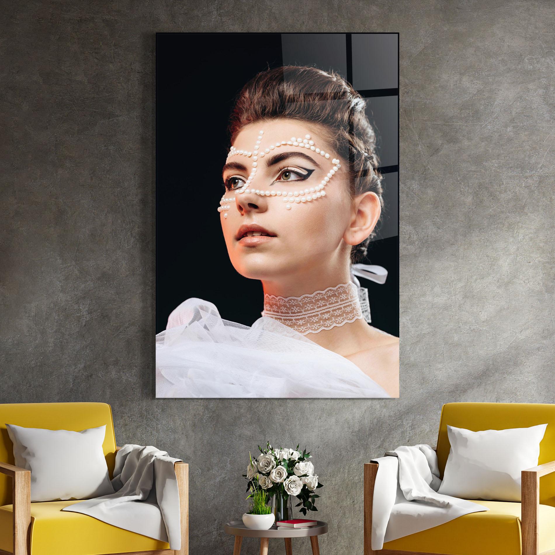 Glasbild Fashion Portrait Pearls mockup 4