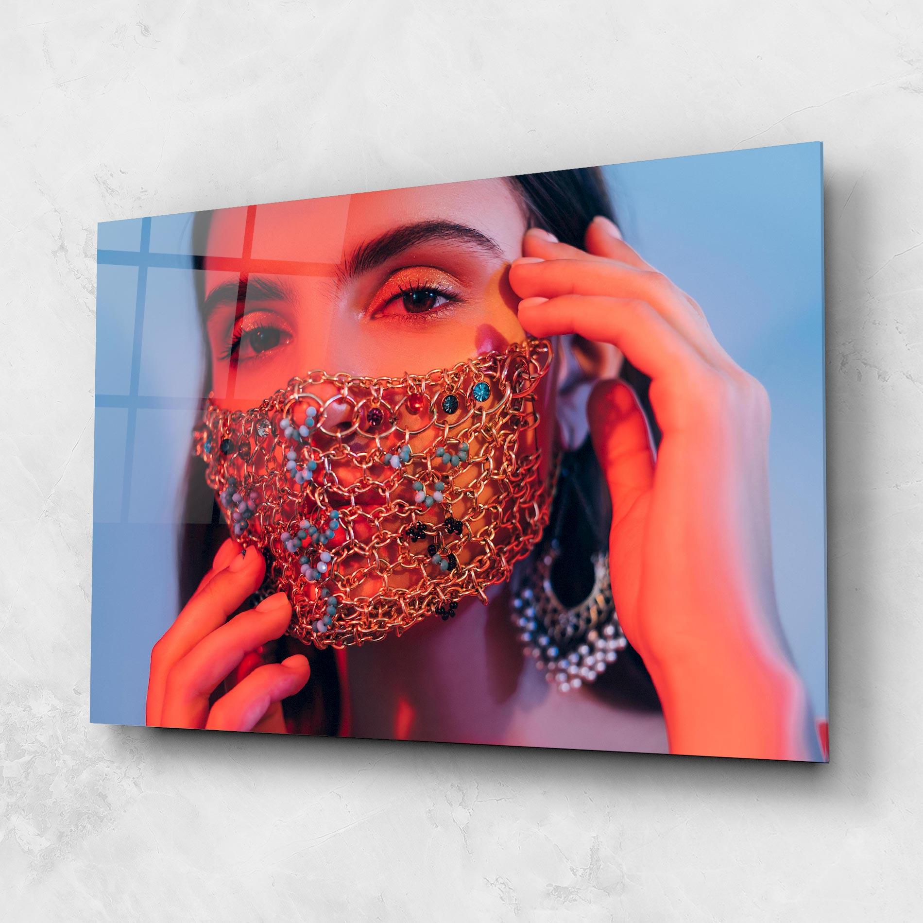 Glasbild Gold Chain Face Mask mockup 1