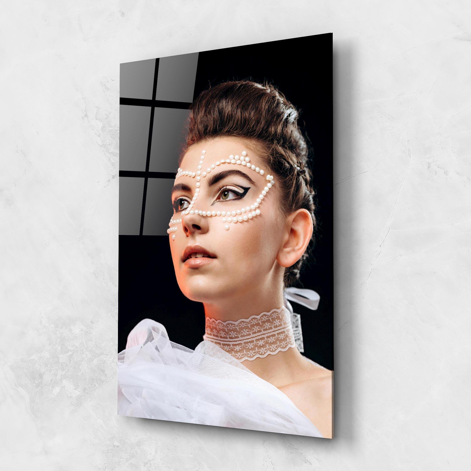 Glasbild Fashion Portrait Pearls mockup 1