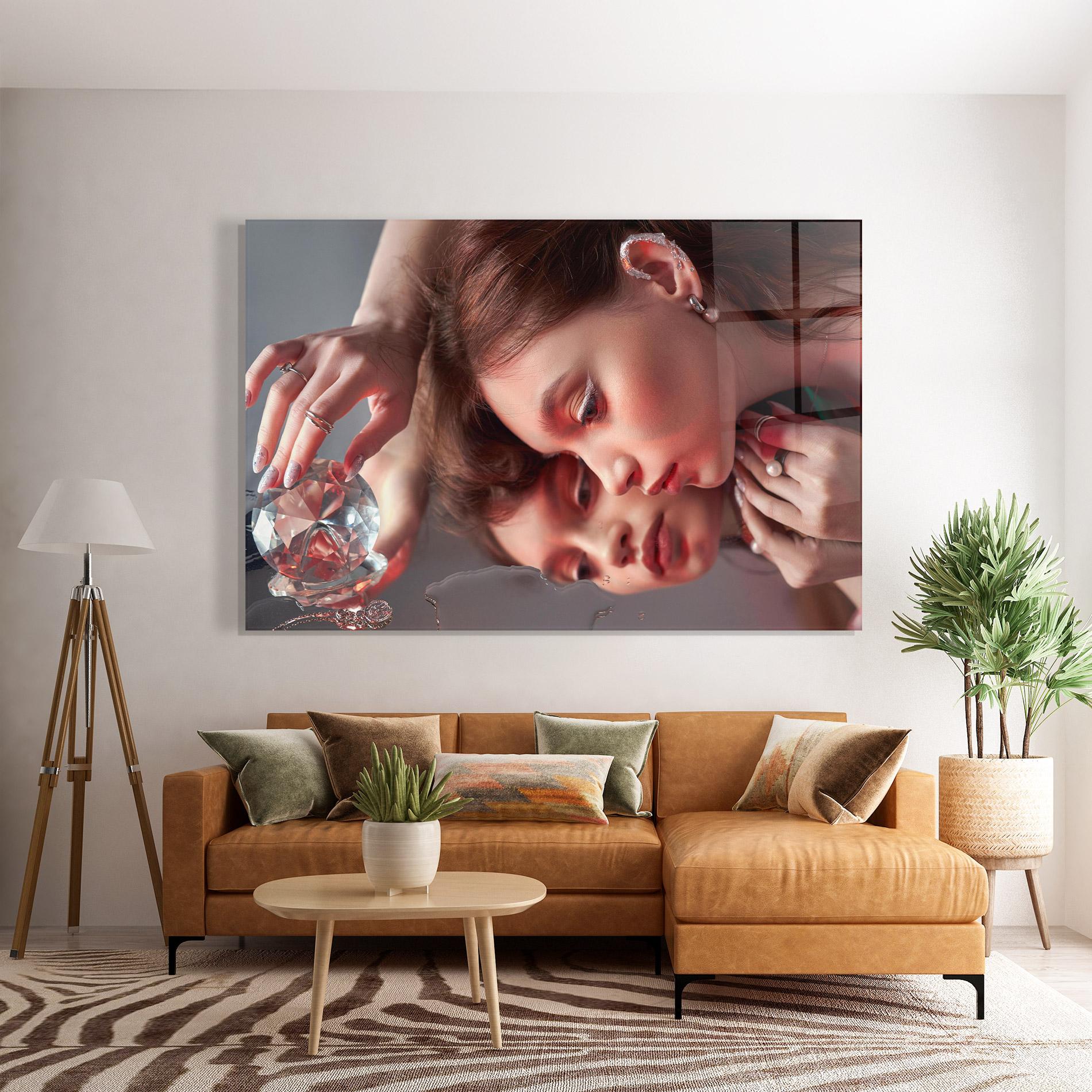 Glasbild Big Diamond Hand mockup 7