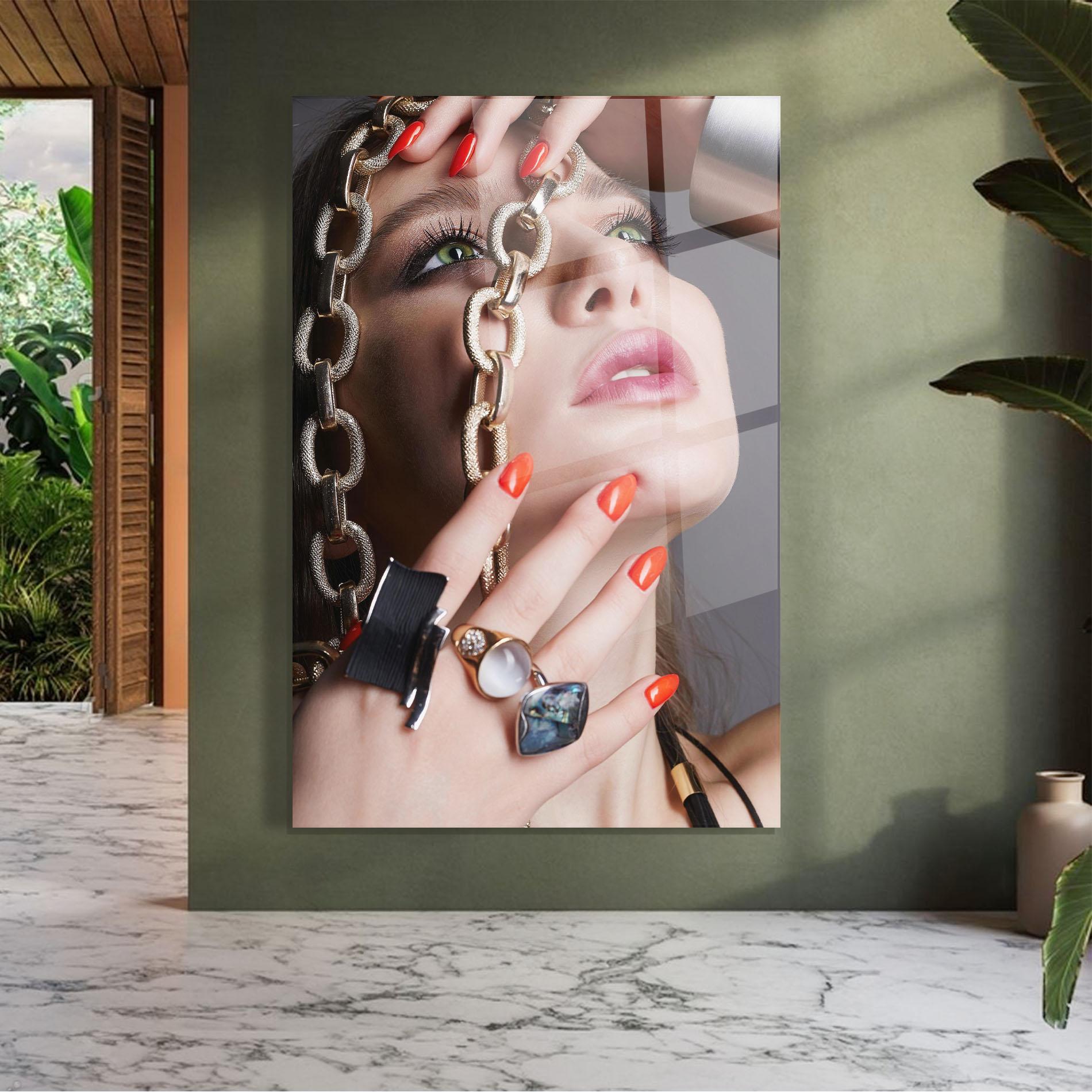 Glasbild Big Chain Woman mockup 7