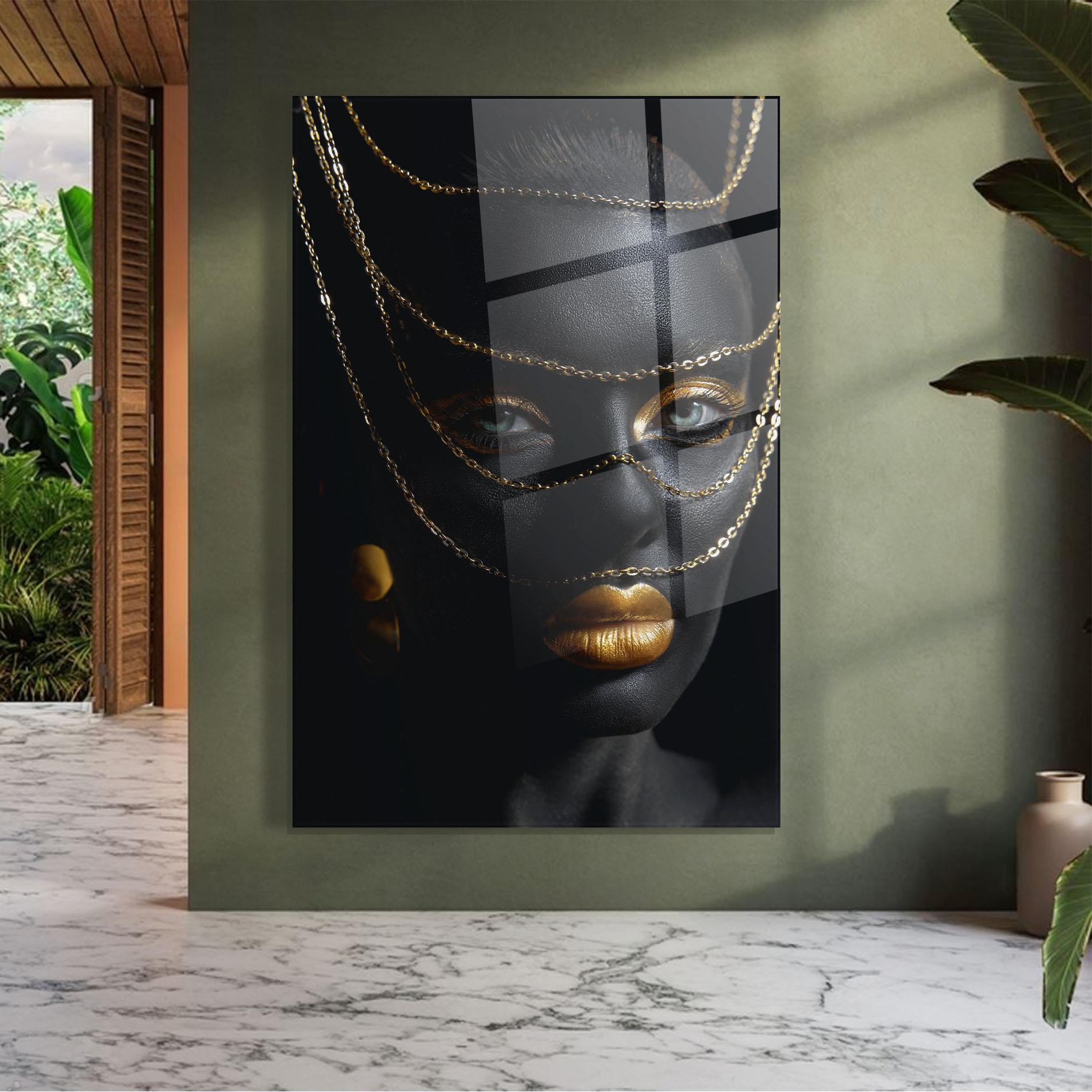 Glasbild Gold Chain Green Eyes mockup 7