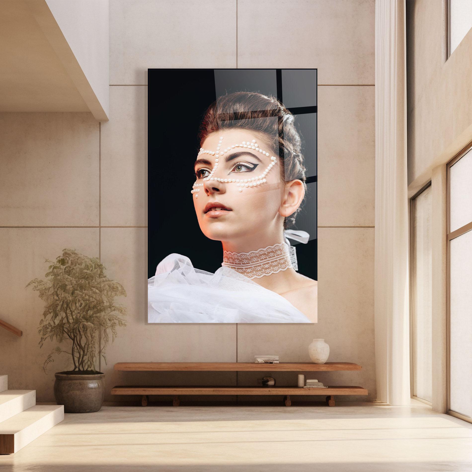 Glasbild Fashion Portrait Pearls mockup 8
