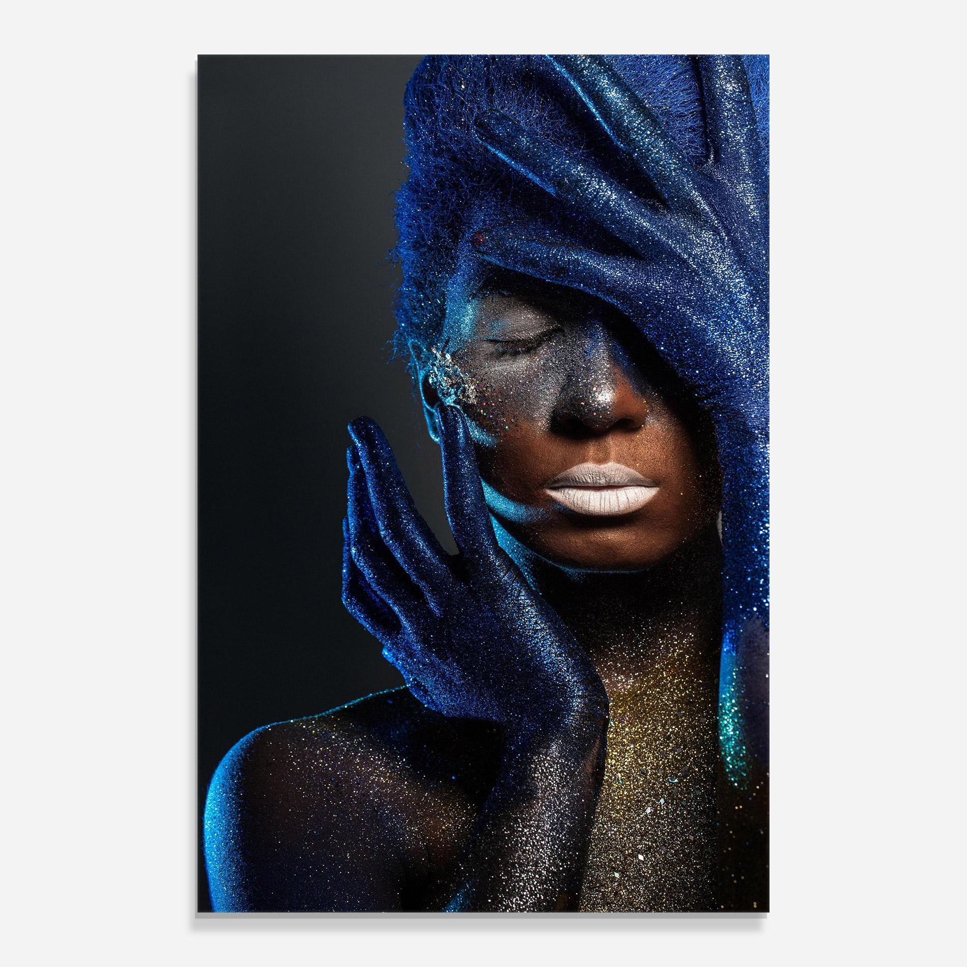 Glasbild Blue Hair Hands mockup 0