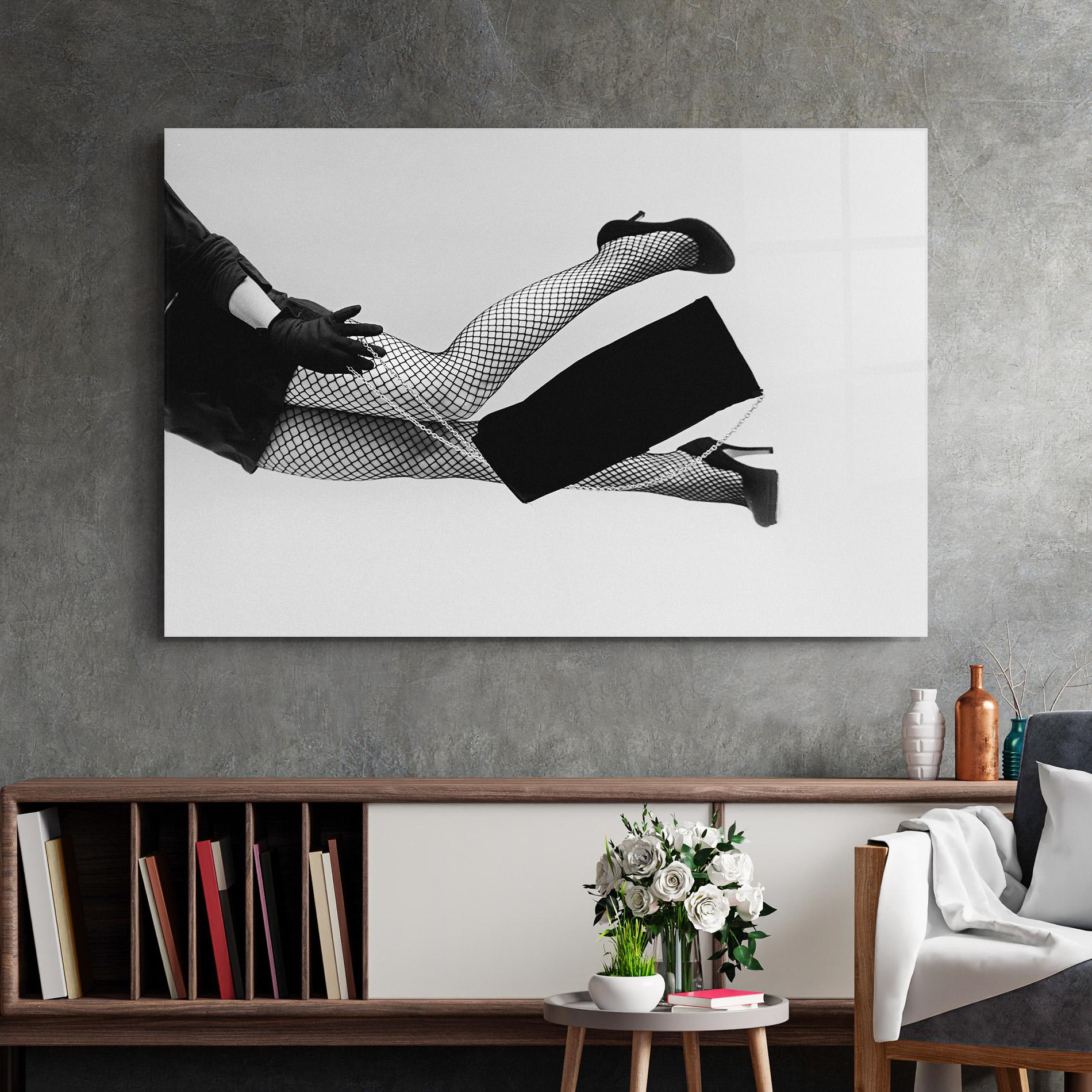 Glasbild Black Outfit Woman mockup 2